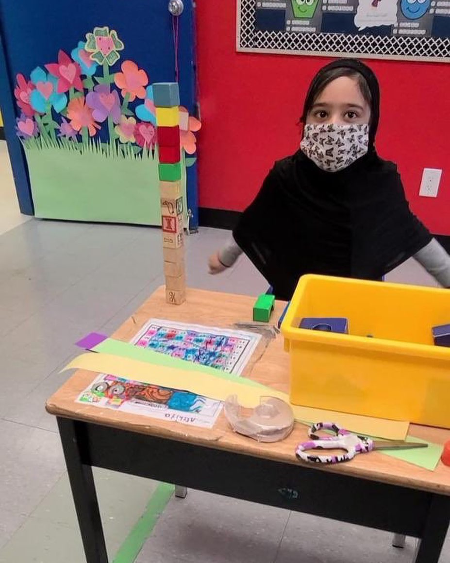 It was a morning of joyous geometry @alifcanada! Grade 1 have been learning about the geometric properties of 3D shapes. They developed a curiosity about their world by building towers and exploring how engineering uses 3D shapes. #stemeducation #alifcanada #alifcanadaschool