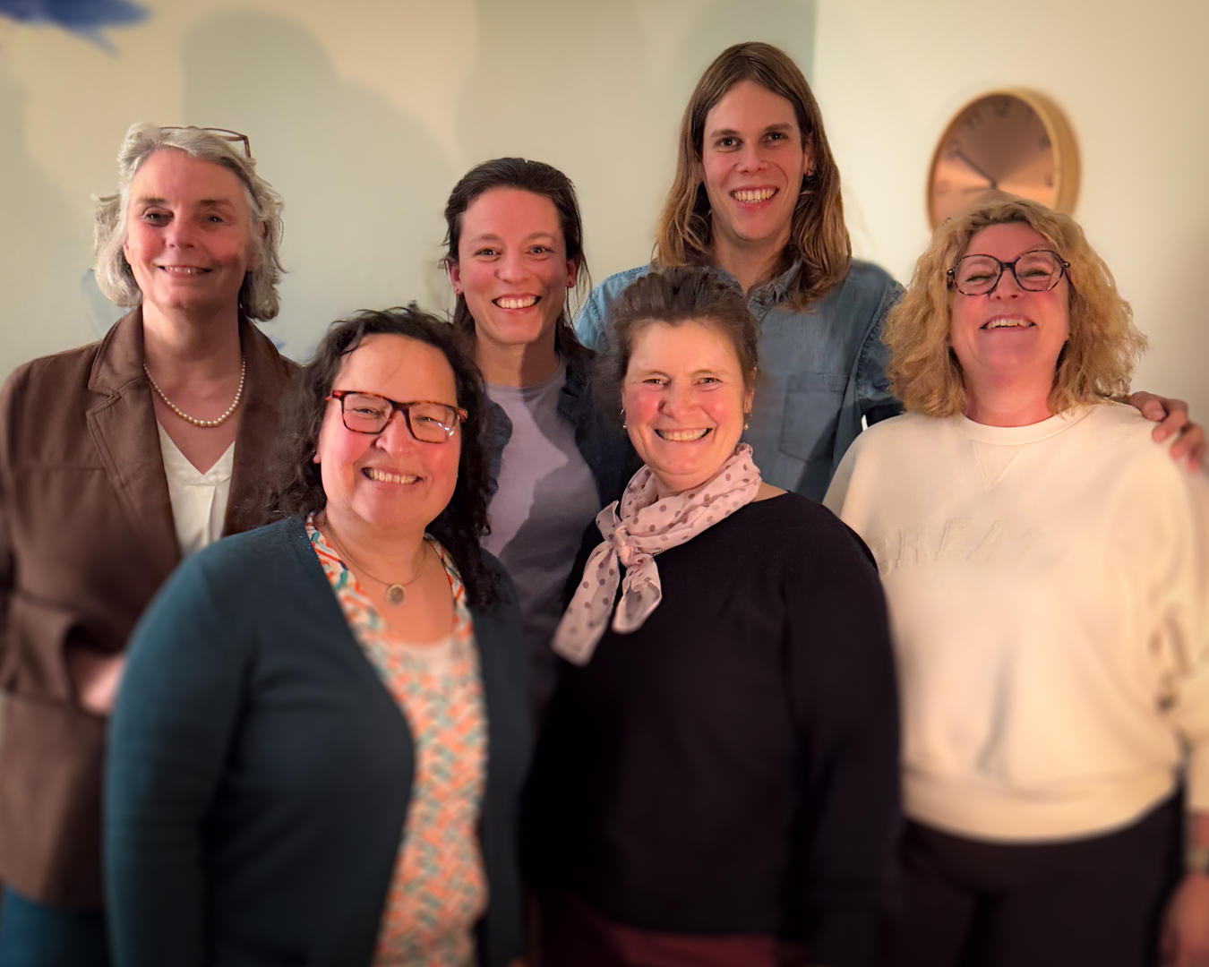 DIT ZIJN ZE - de ZES dames van onze top 10! 🤩 Hoeveel ❤️ voor Mariska, Muriël, Lisa, Alie, Silvie en Jeannette? ☀️ We zetten op Internationale Vrouwendag graag onze vrouwen in het zonnetje!