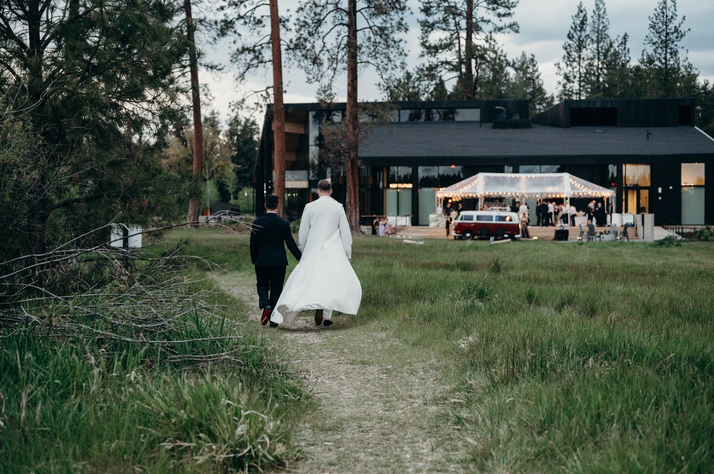 This wedding was so beautiful and so fun!
We had an absolute blast celebrating with Bradley & Max. So honored to be a part of this day with you all!
.
📸: @brianamorrison
⛪️: @blackbutteranchweddings
📝: @theindigobride
🚌: @bendvwphotobus
#bendoregon #centraloregonweddings #oregonweddings #bendvwphotobus #sistersoregon