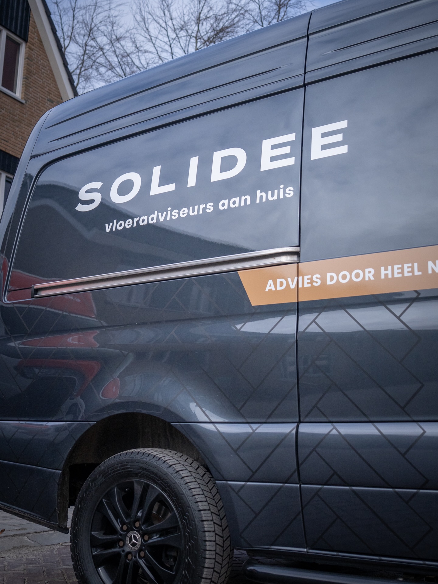 Een nieuwe vloer kiezen hoeft niet ingewikkeld te zijn.
Wij komen gewoon bij je langs. Met kennis, advies en voorbeelden die je meteen in je eigen ruimte kunt bekijken. Zo weet je precies wat past bij jouw huis, jouw stijl en jouw wensen.
Van advies tot het leggen van de vloer — wij regelen het.Persoonlijk, duidelijk en zonder gedoe.
Solidee. Vloeradviseurs aan huis.
#solidee #vloeradvies #vloeren #interieur #pvcvisgraat