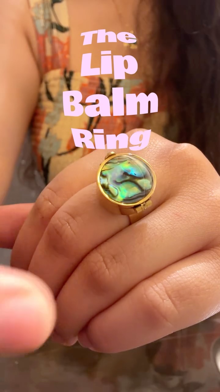 A little ring, a lot of lip luxury 💄💍✨ Swipe, shine, and step out with hydrated lips anywhere you go.
#lipbalmring#18kgoldplated#antitarnish#waterresistant #EverydayLuxury
Lip balm ring, 18k gold plated, anti tarnish, water resistant, functional jewellery