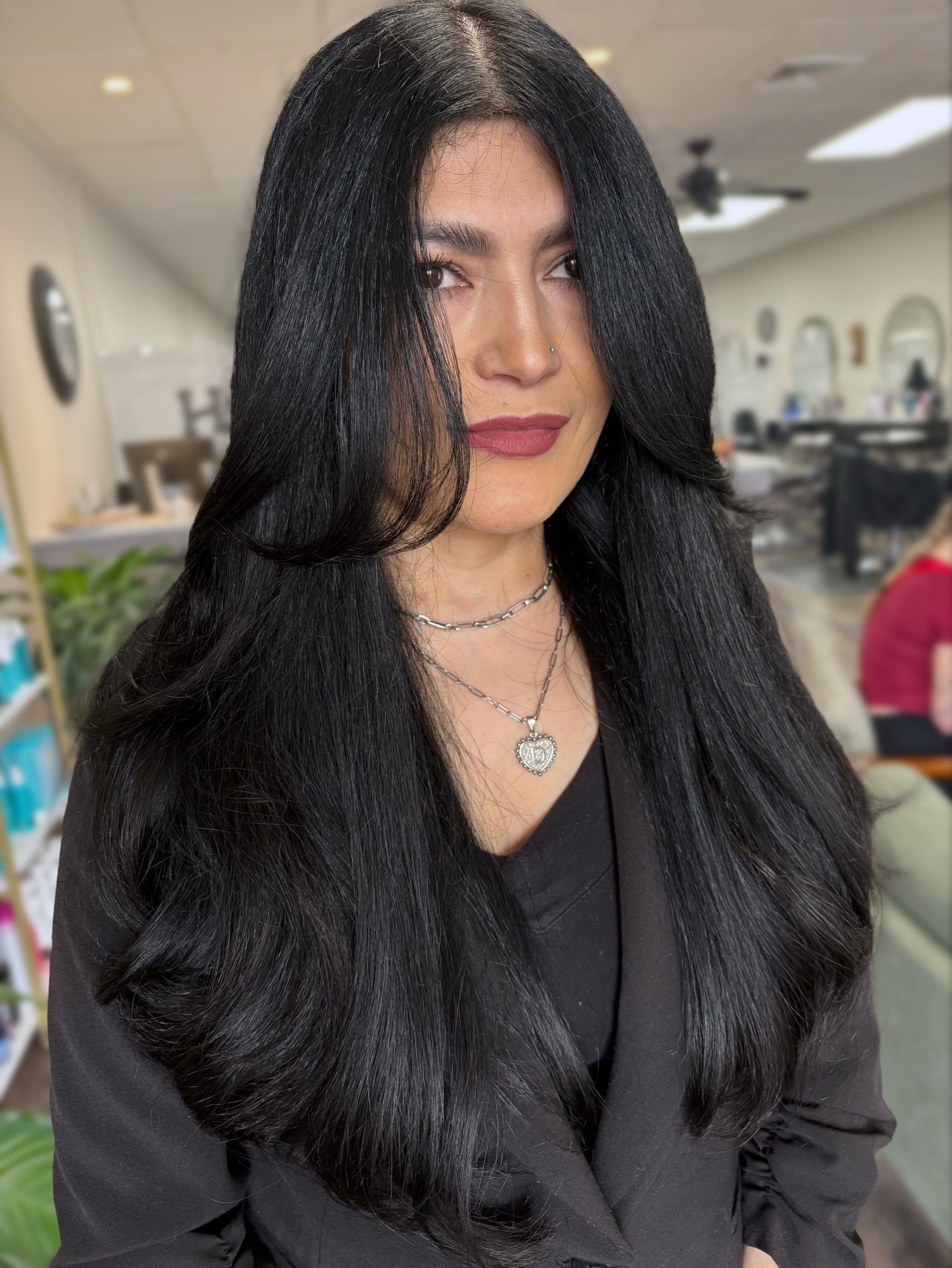 Striking, gorgeous black hair 🖤
By Gina