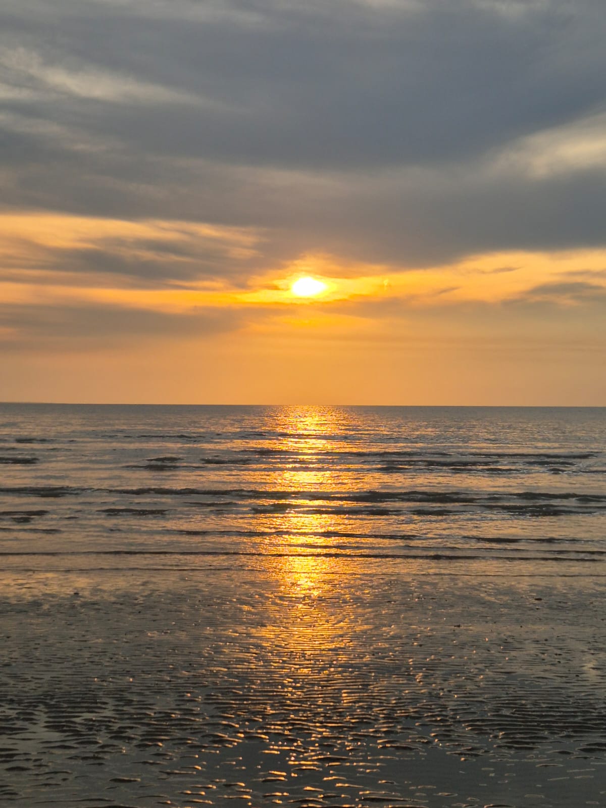 « La vie est une aventure audacieuse ou rien du tout. » – Helen Keller
Helen Keller avait raison : la vie n'attend pas, elle se vit pleinement ou pas du tout. ✨
Et si l'aventure la plus audacieuse commençait par un simple sac à dos? Le backpacking, c'est bien plus qu'un voyage ( croyez-moi sur parole 😉). C'est une rencontre avec soi-même.
Partir léger (ou presque), se perdre sur des sentiers inconnus, dormir dans de nouveaux endroits, vivre l'instant présent sans filtre.
Chaque pas devient une découverte et chaque rencontre, une leçon de vie. C’est l’élément le plus fabuleux de tous mes voyages, je garde un souvenir impérissable des gens extraordinaires que j’ai pu croiser.
Et ça, en voyage à l’hôtel, c’est beaucoup moins évident 😉
Alors, prêt(e) à transformer votre vie en aventure audacieuse ?
Je vous accompagne de A à Z pour vous créer un itinéraire en backpacking simple à suivre et complet pour un voyage en toute sérénité 🎒🌍
#ctravel #travelplanner #voyage #backpacking #voyageauthentique #surmesure #itinéraire #citationvoyage