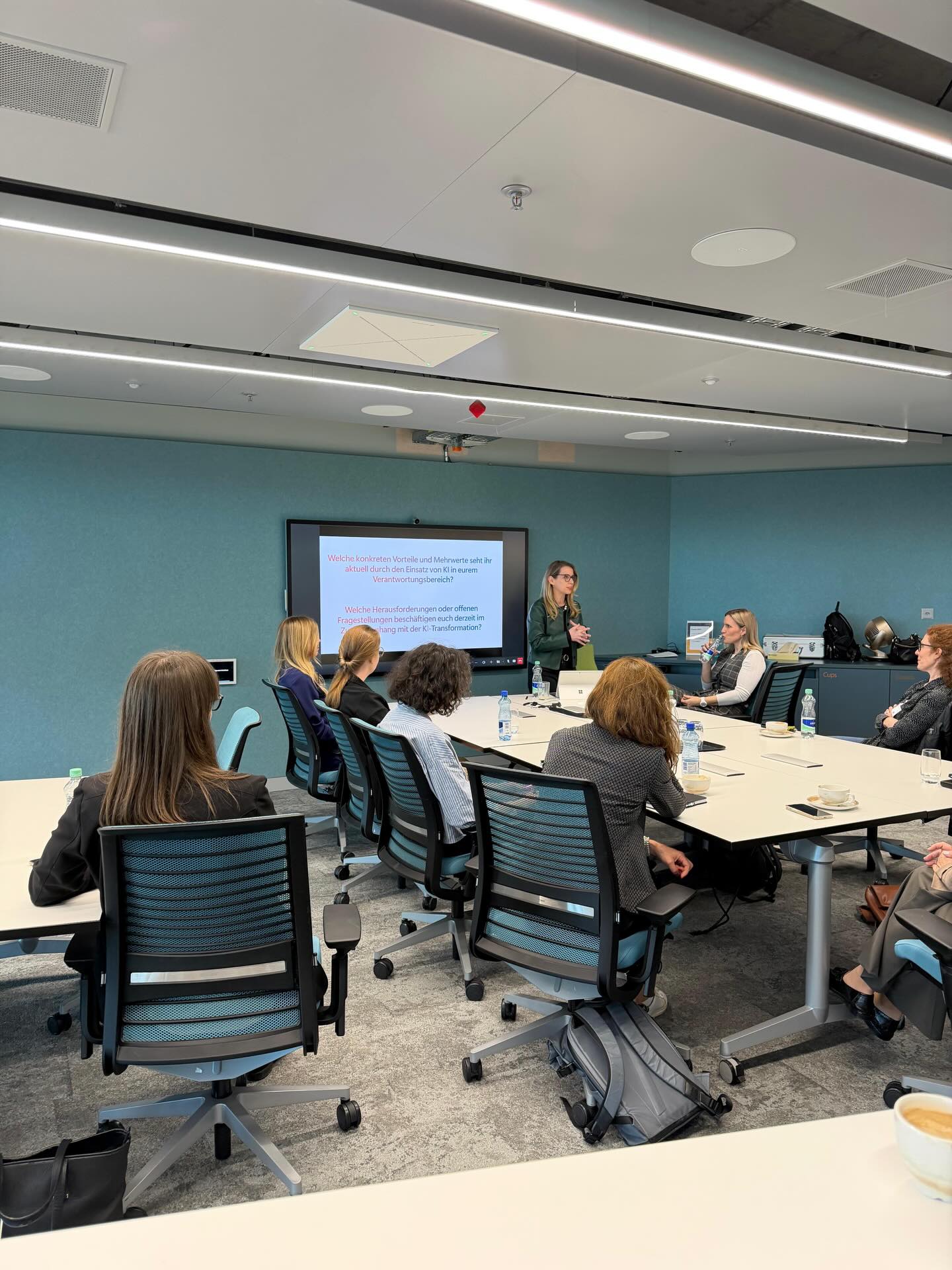 KI und die Zukunft der Arbeit – wer gestaltet sie?
Diese Frage hat mich beim Roundtable “Women in AI” mit Vertreterinnen des öffentlichen Sektors diese Woche besonders beschäftigt.
Vielen Dank an Dan Kuper, Stefanie Thommen und Denise Richard von @microsoftch für die Einladung und die Organisation dieses wertvollen Austauschs – und an Miriam Kugel für das inspirierende Impulsreferat zur menschlichen Gestaltung der KI-Transformation.
Ein Gedanke, der besonders hängen geblieben ist:
🔹 KI-Transformation ist immer auch Workforce-Transformation.
Wenn KI zunehmend Arbeitsprozesse, Rollenprofile und Entscheidungsstrukturen verändert, wird Zugang zu KI-Kompetenzen zu einer zentralen Frage von Chancengerechtigkeit.
Die Diskussion hat auch eine wichtige Realität aufgezeigt:
🔹 Frauen nutzen KI-Tools aktuell im Durchschnitt deutlich seltener, gleichzeitig besteht ein sehr grosses Interesse an Weiterbildung.
Das zeigt: Es fehlt nicht an Motivation – sondern an Zugang, gezielten Angeboten und Sichtbarkeit.
Gerade aus Sicht von Public Policy und Governance ist deshalb entscheidend:
🔹 Wie stellen wir sicher, dass die KI-Transformation inklusiv, verantwortungsvoll und breit zugänglich gestaltet wird?
Vielen Dank für den inspirierenden Austausch – ich freue mich auf die Fortsetzung dieser wichtigen Diskussion.
#WomenInAI #AITransformation #GovTech #Digitalisierung #FutureOfWork