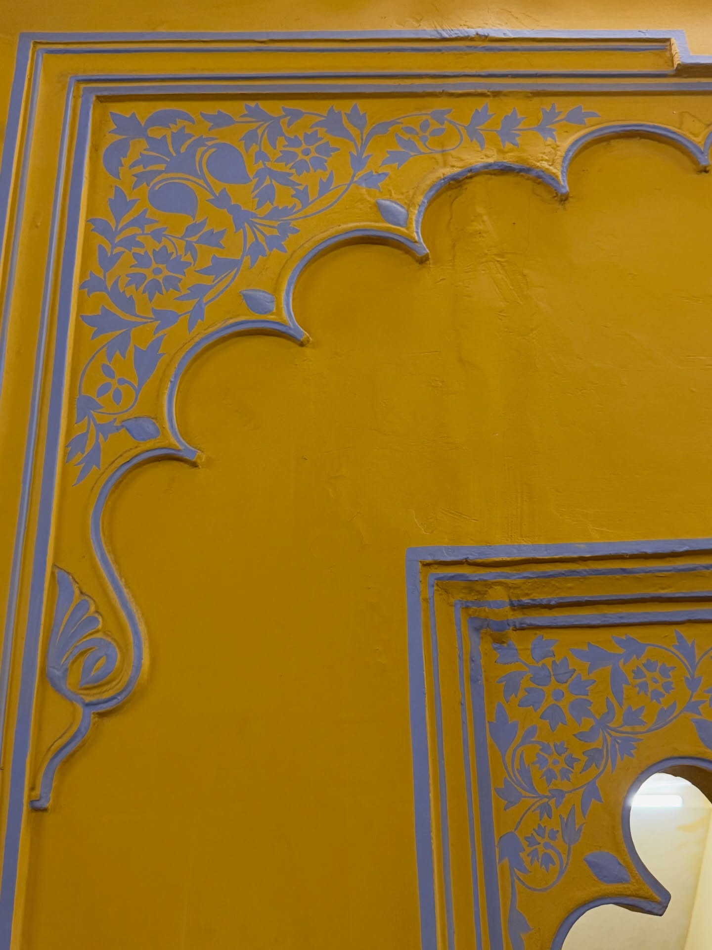 MOOD BOARD ☀️
JAUNE OCRE SOLEIL
La couleur qui sent l’été.
Chaleur de la terre, lumière sur les murs, soleil de fin de journée.
Une palette solaire qui réchauffe la maison et l’esprit.
#ObjetsDesClos #Moodboard #JauneOcre #Soleil #InspirationMaison