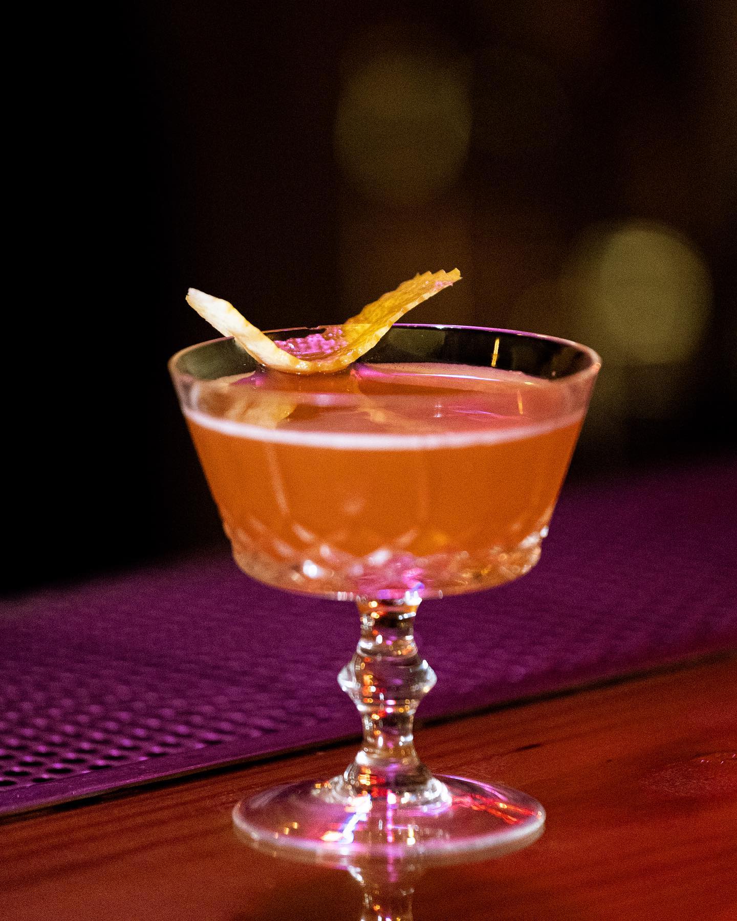 Origami🌅🌅
Savor the timeless elegance of a modern classic that stands the test of time. Our Origami features Montenegro Amaro, Suntory Toki, Aperol, and a burst of citrusy freshness from lemon juice. Cheers to the perfect harmony of flavors, sophistication, and tradition. 🥃✨
.
.
#torontobars #torontonightlife #drinklocal #nightouttonight #torontodrinks #momococktail #cocktailcreations #cocktailculture #orientalmixology #asianinspireddrinks #asianfusion #origami