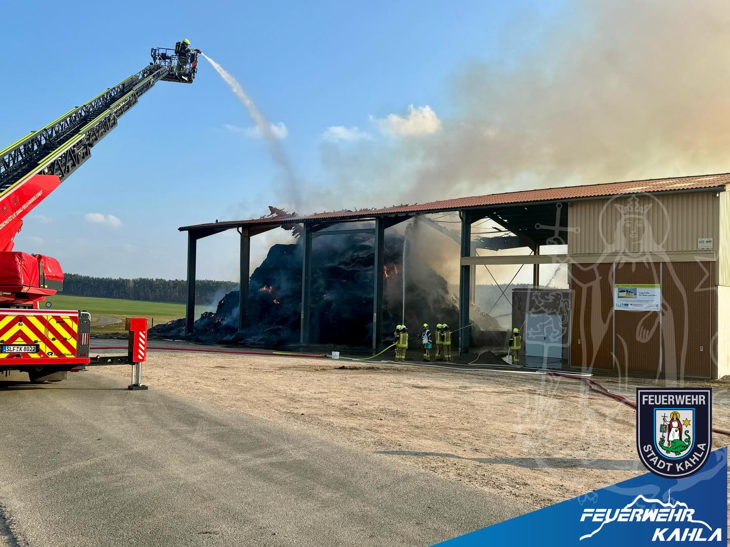+++ Großbrand in Neusitz +++
•
📍Neusitz
🗓️ 04.03.2026
•
Am Mittwoch unterstützten wir die Kameraden der Feuerwehren aus dem Landkreis Saalfeld Rudolstadt bei einem Scheunenbrand. Mit unserem TLF fuhren wir über mehrere Stunden Pendelverkehr.
•
#freiwilligefeuerwehr #feuerwehrkahla #großbrand