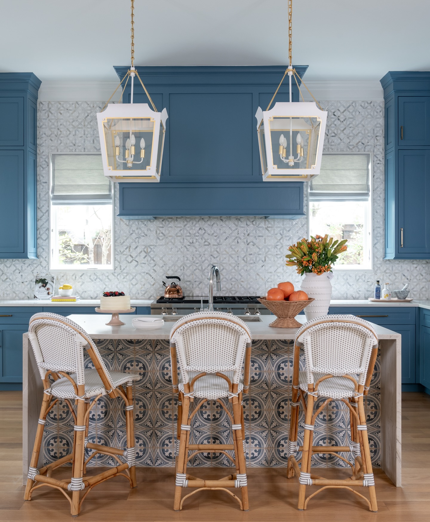 Just kitchen around.
#studiowhiteinteriors #interiordesigners #dallasdesigners #luxuryhomes #kitchendesign