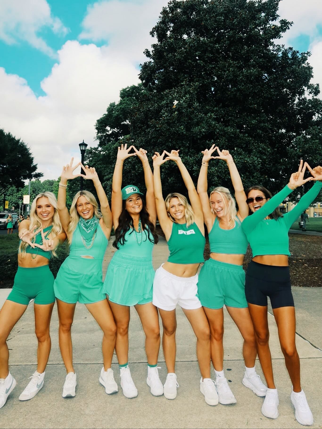 Happy International Woman’s Day !!! 💚✨🎀
Shoutout a sister who empowers you in the comments !!!