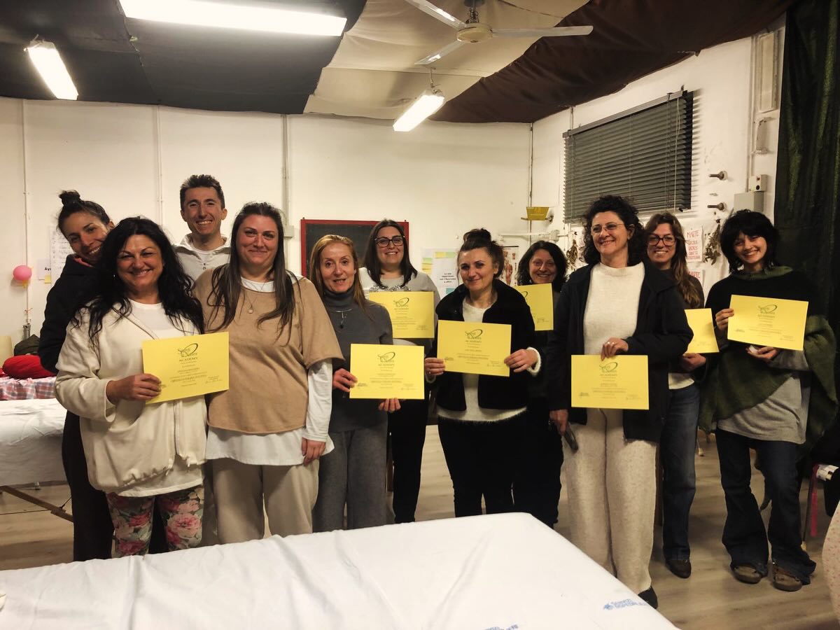 Bravissimi! Studenti di SdN Academy!
🌿 SdN Academy Scuola di Naturopatia🌿
Oggi troviamo! 🔮 LA MAGIA DEI CRISTALLI 💎
📍 SdN Academy – Medicina (BO)
👨⚕️ Relatrice: Anna Michelassi
Esperta in: cristalloterapia, numerologia e riflessologia plantare.
Programma:
Due giornate dedicate alla scoperta dei cristalli. Partiremo con una panoramica teorica per poi sperimentare i cristalli attraverso un lavoro energetico personale.
ℹ️ per informazioni su come partecipare alle nostre attività e classi chiamaci al numero 3337812416