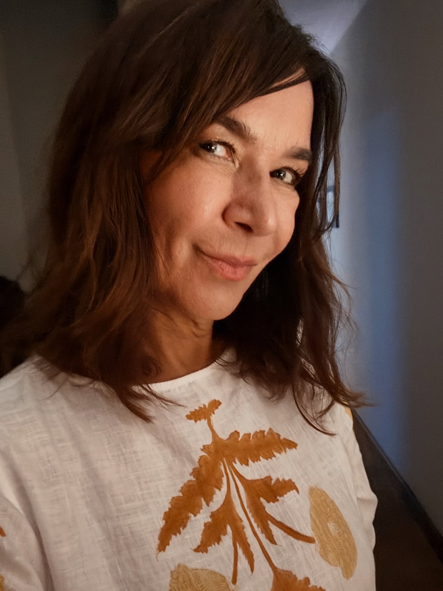 Dia Internacional da Mulher!
Que nossas vozes ecoem aquilo que o mundo mais precisa: paz, união, generosidade e amor. Obrigada, mulheres parceiras, amigas, colegas, pacientes, clientes, artistas…❤️ Uma sequência de fotos com algumas mulheres lindas que representam a importância da voz, comunicação e conexão feminina! 🥰
