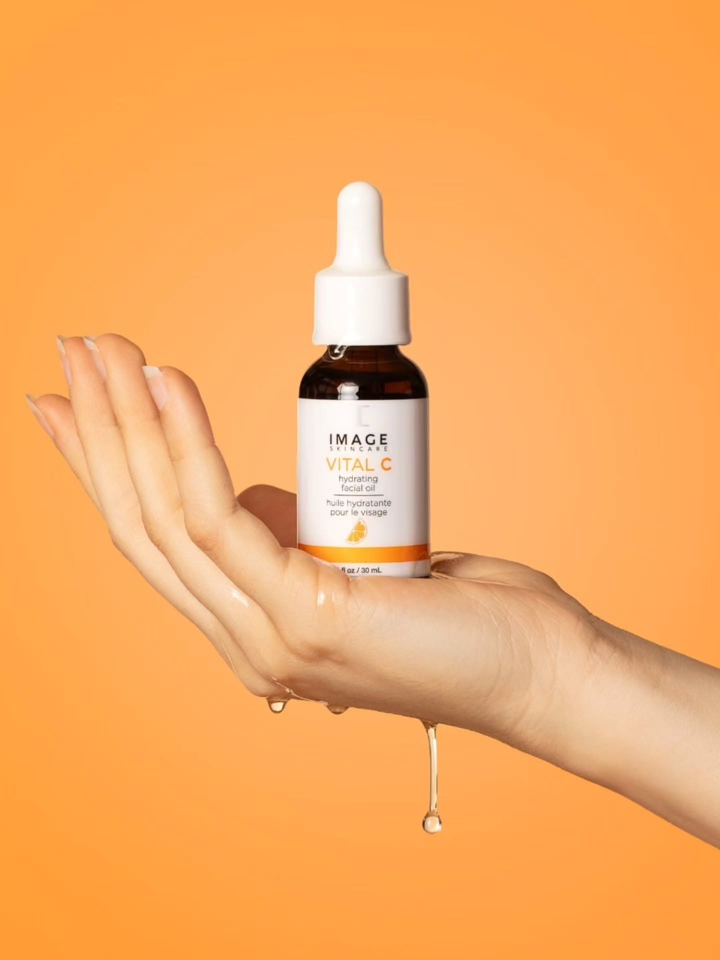 You know and love VITAL C hydrating anti-aging serum. Now meet VITAL C hydrating facial oil. 🧡
✨️This ultra-light oil delivers the same radiance-boosting benefits in a silky, ultra-light oil that absorbs in seconds. A nourishing blend of argan, sea buckthorn, and grape-seed oils deeply moisturizes while visibly softening the look of fine lines. 🍊
Essential fatty acids and antioxidants replenish dull, fatigued skin: leaving it soft, supple, and glowing.
➡️Swipe to discover why VITAL C hydrating facial oil is the perfect match for dry skin that craves a rapid radiance boost.
Reposted @imageskincare
#IMAGESkincare #VITALC
