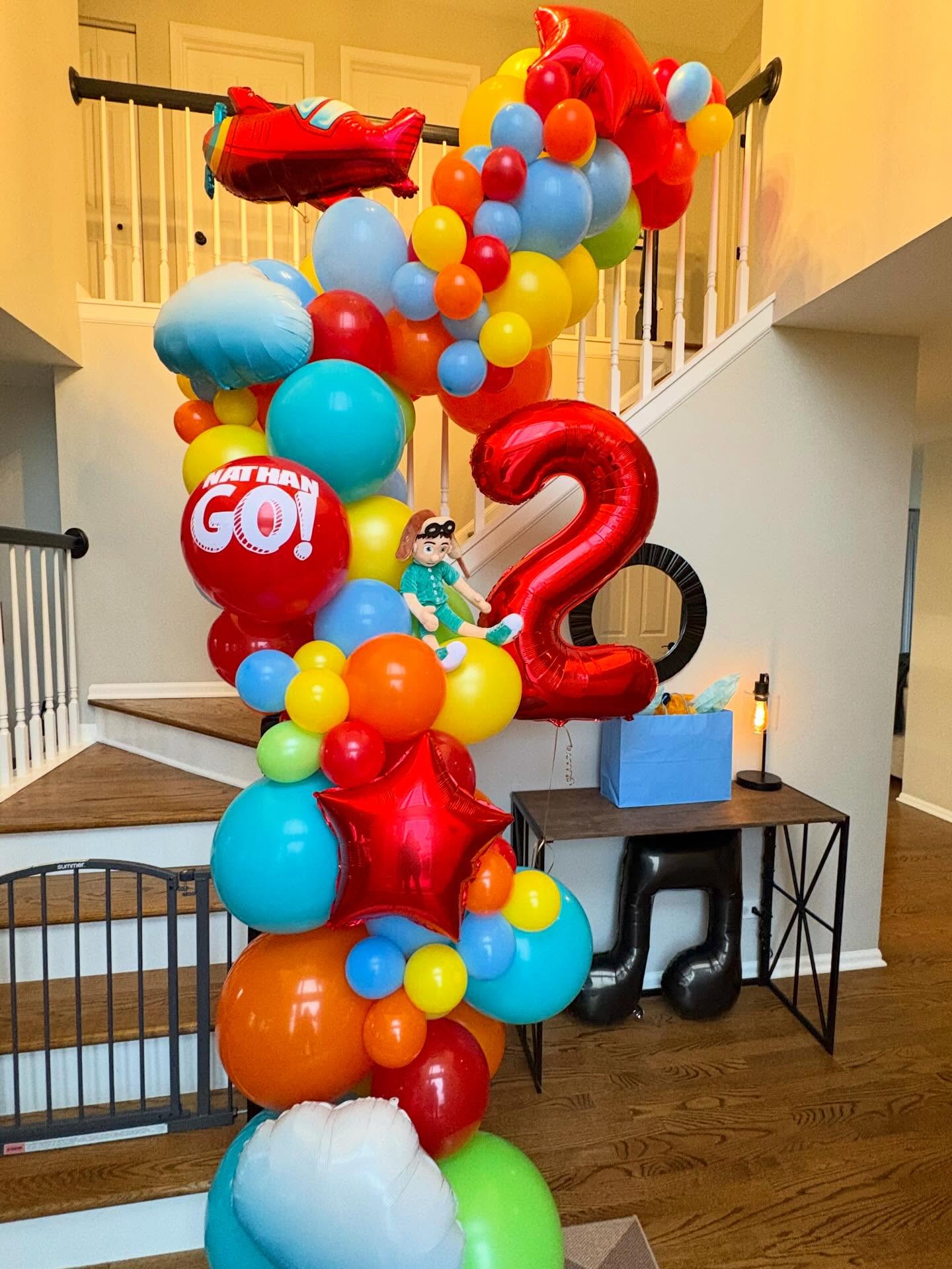 When a 2 year old boy is obsessed with Danny Go… you have to deliver!✈️❤️🌈🎵
Fully customized toddler birthday balloons for the sweetest little guy 😇
•
•
•
•
#toddlerbirthday #dannygo #birthdayballoons #customdecor #birthdayideas