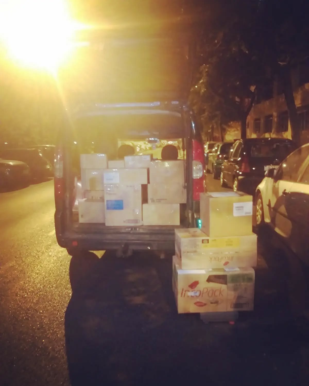 No paramos! ♥️
Estas son imágenes de nuestro último envío a Ucrania. Seguimos también con nuestras familias, y necesitamos toda la ayuda posible! Si quieres colaborar puedes hacerlo:
- Como voluntario, en el horario que mejor te venga, los días que puedas, necesitamos gente con ilusión para seguir con este proyecto. Si tú o alguien que conoces estais interesados, poneros en contacto con nosotros.
- Hazte socio! Contacta por privado y te decimos cómo
- También puedes colaborar con donaciones puntuales en nuestro número de cuenta
ES56 1465 0100 9217 4000 0978
Seguimos!! 💪
#voluntarios #voluntariado #ong #ayudaaucrania #farmaceuticossolidarios #solidarios #solidarias #farmacia