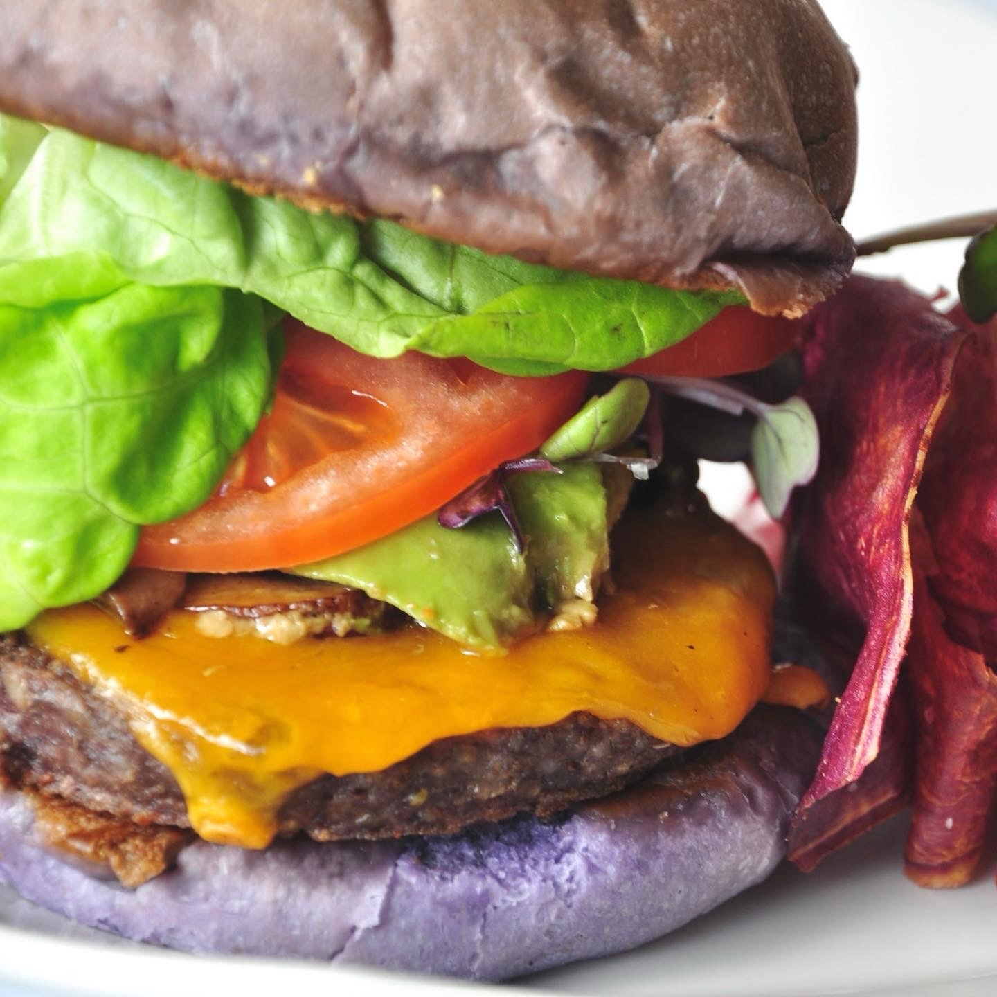 Are you a Bacon Cheeseburger type, or Taro Burger kind? Comment below to let us know.
.
.
.
#sixtytwomarcket #baconcheeseburger #taroburger #mauieats