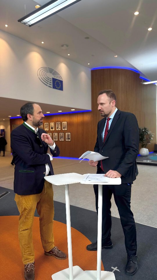 Mein Brüsseler Kollege @arnobausemer_afd - kommunalpolitisches Urgestein aus Sachsen-Anhalt - sendet Grüße für uns in Bayern.
Danke für die Unterstützung.
Morgen Freiheit wählen.
Morgen AfD! 🦁🤍💙
@ulrich_siegmund