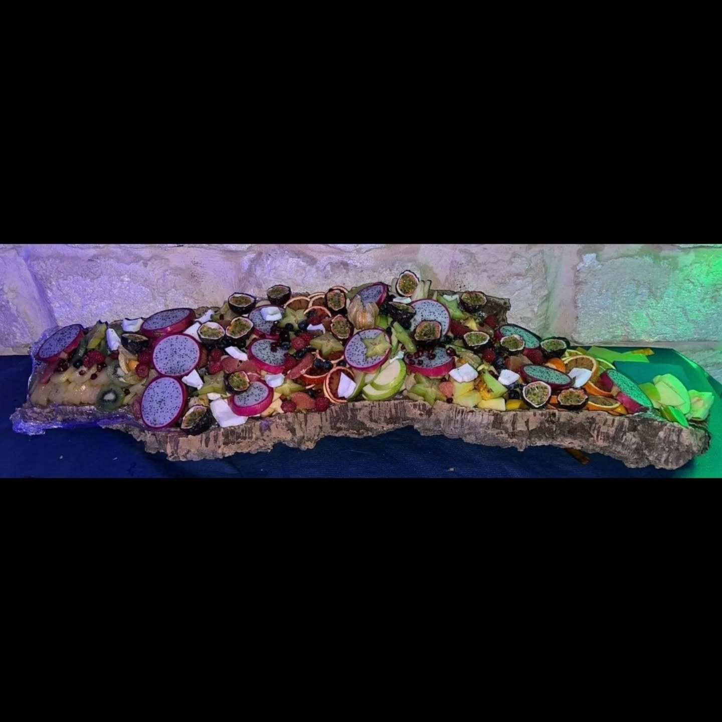 Un peu de fraîcheur et beaucoup de gourmandise 🍎🍍🫑🥕
Plateau de fruits x anchoïade