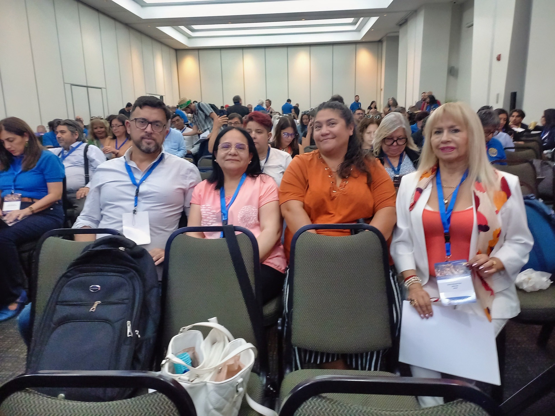 ANFINE fortalece su presencia en Asamblea Extraordinaria de la ANEF
📢 Con una destacada participación de dirigentas y dirigentes, ANFINE dijo presente en la XX Asamblea Nacional Extraordinaria de la ANEF, instancia convocada para debatir la estrategia político-sindical frente a los primeros 100 días del gobierno. Además, el secretario general de ANFINE, Alexis Díaz Moyá, integró la Mesa de la Asamblea en calidad de secretario.
✊ Presencia, organización y compromiso sindical para seguir fortaleciendo la voz de las y los trabajadores del Estado.
#ANFINE #ANEF #UnidadSindical #FuncionPública #TrabajadoresDelEstado #Sindicalismo #EmpleoPúblico