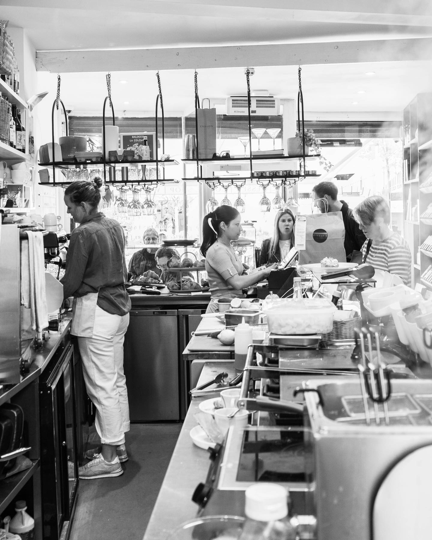 Those quiet little Monday moments after the morning rush… before the lunchtime buzz begins.
Coffee cups cleared, fresh pizza coming out of the oven, focaccia being sliced, and the team already getting ready for the next wave.
This is what makes the Ciullo’s family special. The small moments behind the counter, the teamwork, and the love that goes into every coffee, slice and plate we serve.
📍 Stop by, grab a table, and make your lunch break a little more Italian.
#Ciullos #ItalianDeli #KensalRise #LunchInLondon #ItalianFoodLondon
