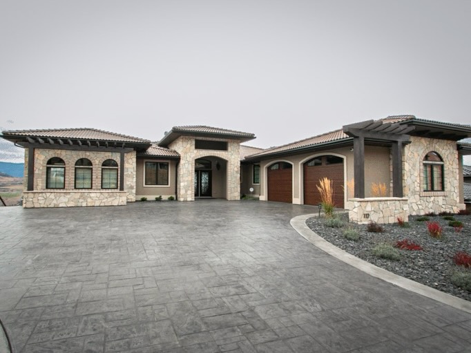 Custom home built in Vernon, BC.
Perched above Okanagan Lake, designed to capture the surrounding views with open living spaces and natural light.
#ironrosehomes