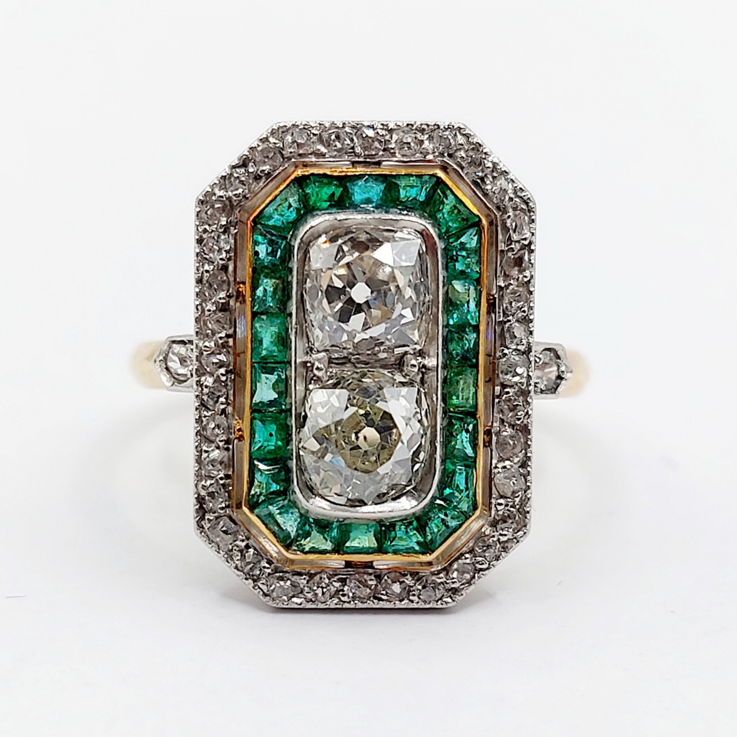 French art Deco marquise ring 18k gold and platinum set with 1.00 carat of old mine cut diamonds surrounded by calibrated emeralds and small old cut diamonds (circa 1910)
PRICE : 4500€
Magnificent and rare work of French Art Deco goldsmithing
Size: 49.5 FR / 5 US
Weight: 5.07 g
Head size: 17.8 x 12.5 mm
Main diamond size: approximately 5 x 5 x 3.5 mm (estimated at 0.50 carat each)
Diamonds in good condition, slightly yellow in color, small inclusions visible under magnification
Mincro scratches from use
Horse's head hallmark (French hallmarks)
#frenchjewelry #diamond #diamondring #antiquering #victorian #victorianring #marquisering #augustusjewels #vintagering #daisyring #daimondhaloring #toietmoi #toietmoiring #baguetoietmoi #oldminecut #frenchjewelry #oldminecutdiamond #rosecut #rosecutdiamond #omcdiamond #oldminecut #oldminecutdiamond