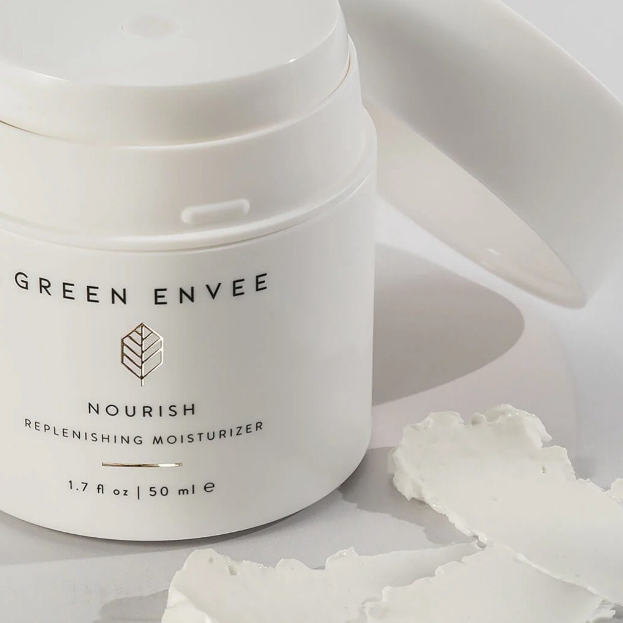 GREEN ENVEE USES PLANT ACTIVE INGREDIENTS THAT ARE SUSTAINABLY SOURCED FROM ALL AROUND THE WORLD TO ENSURE EACH PLANT CAN GROW IN ITS NATIVE CLIMATE AND NO ECO-SYSTEMS ARE HARMED IN THE CULTIVATION PROCESS.