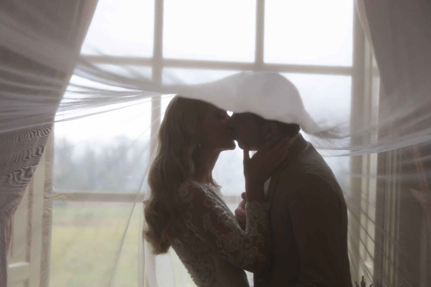 Sommige momenten wil je voor altijd vasthouden
Organisatie: @theportfoliobooster / @trouwschatten
Bruidsparen: @Gisettepronk @Florianpronk
Planning & dinerstyling: @eventsbyjannise
Bloemen & ceremoniestyling: @bloemore_
Trouwambtenaar: @yvonnedoff
MUAH's: @kapsalonpardoes
Stationary: @zojoann.trouwen
Locatie: @landgoedmarquette