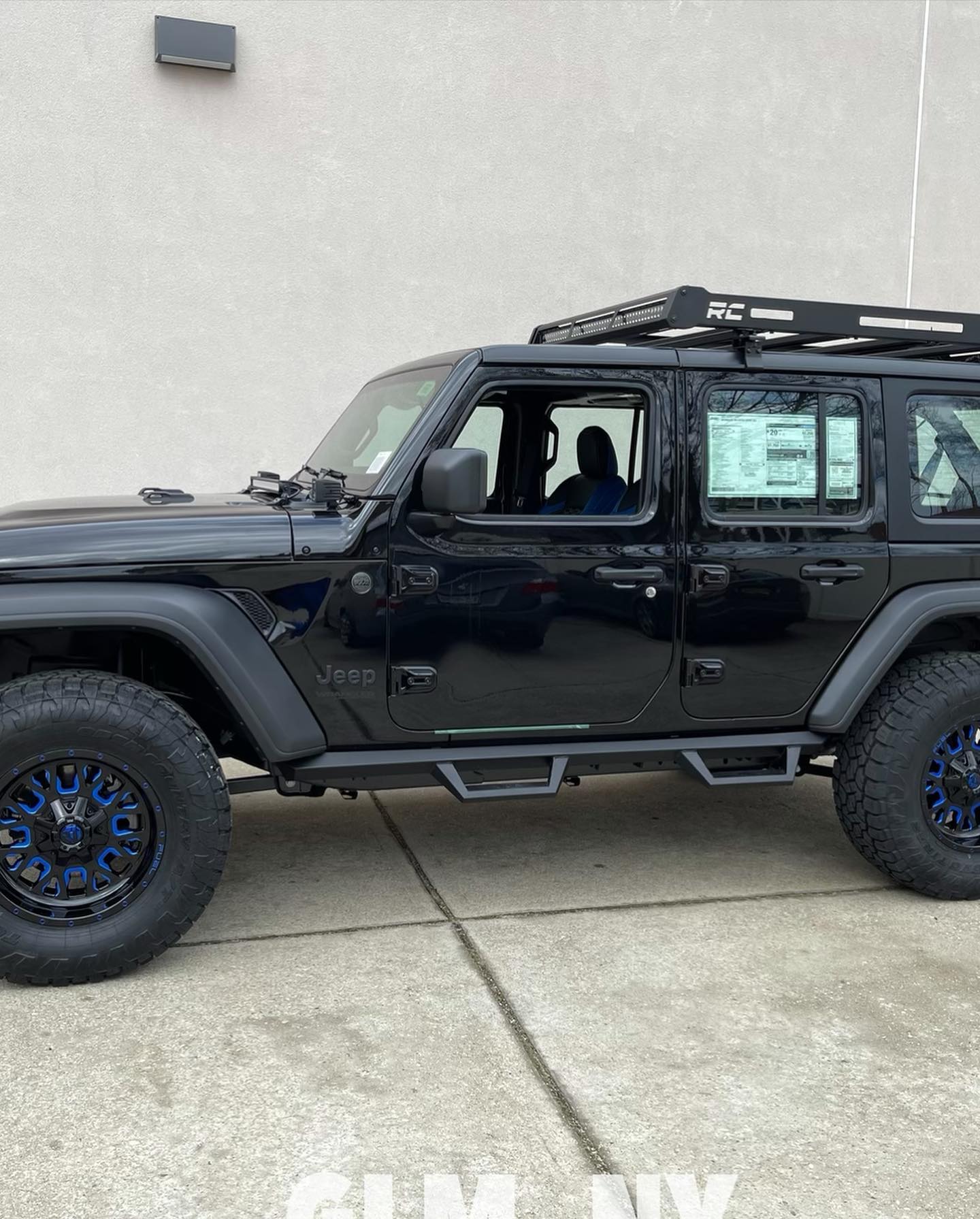 Check out this Jeep build. Lifted, leathered and lit up! Highlighted by the @katzkin_leather interior, no detail was overlooked. High performance exhaust, front bumper with winch, interior ambient lighting, rock lighting, roof rack and more…this black and blue baby is ready for some fun.