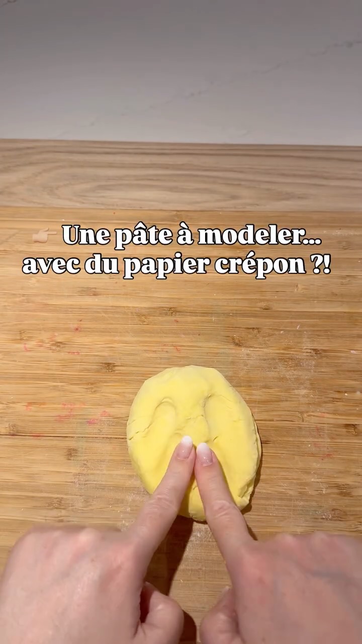 Une pâte à modeler… avec du papier crépon ?!
C’est l’une des activités enfants les plus simples à faire à la maison.
Une activité créative et sensorielle qui développe la motricité fine, l’autonomie et l’imagination, tout en occupant les enfants sans écran.
C’est exactement ce que je partage sur Child & Home : des activités simples pour occuper les enfants avec des objets du quotidien.
Les enfants adorent la texture… et surtout les couleurs.
👉 Commente PÂTE et je t’envoie l’astuce en message privé.
✨ Réouverture du site Child & Home très bientôt
✨ Des DIY faciles à faire à la maison
✨ Des PDF d’activités enfants
✨ L’ebook 50 idées d’activités zéro écran
#activiteenfant
#activitemanuelleenfant
#ideesactivitesenfants
#occupationenfant
#montessoriathome