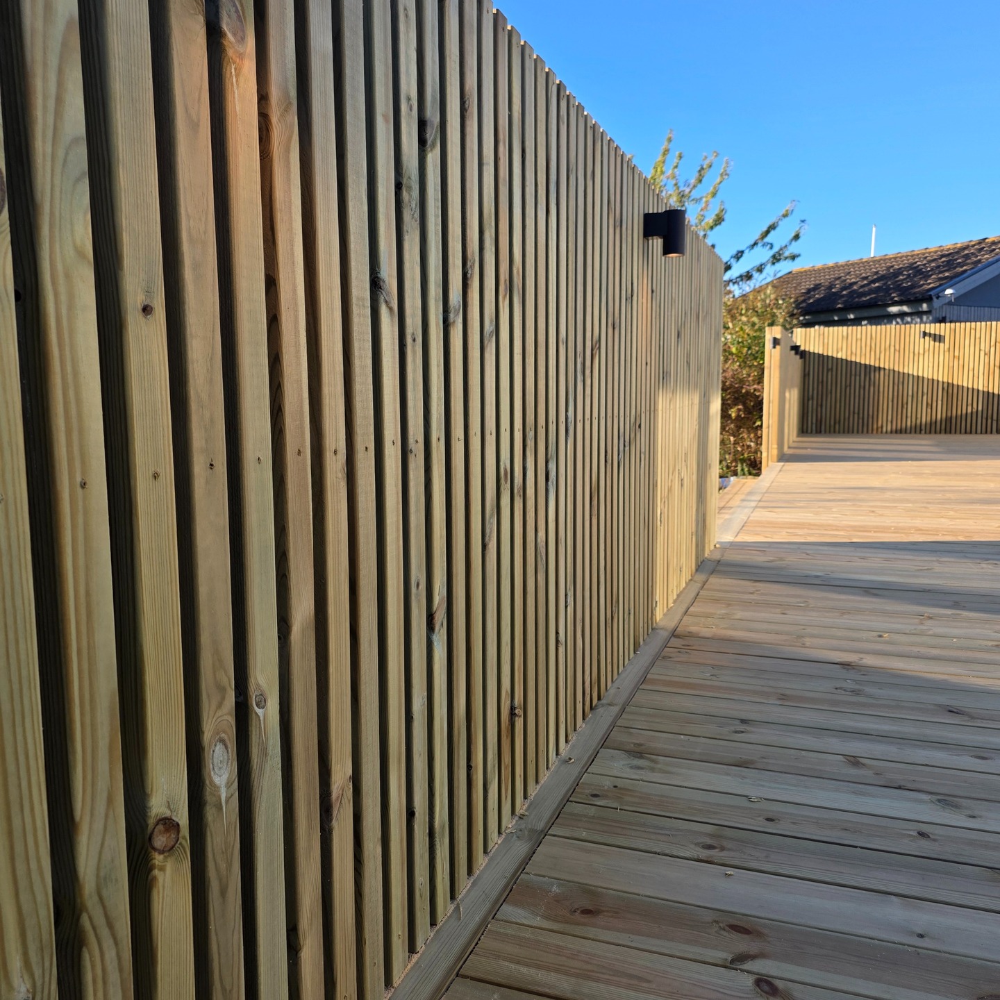 Våren är här och många börjar planera för trädgård och utemiljö.
Boka ett kostnadsfritt konsultationsbesök och diskutera er utemiljö med oss på Öresunds Byggentreprenad.
#bygg #renovering #trädäck #trädgård #köksrenovering #badrumsrenovering