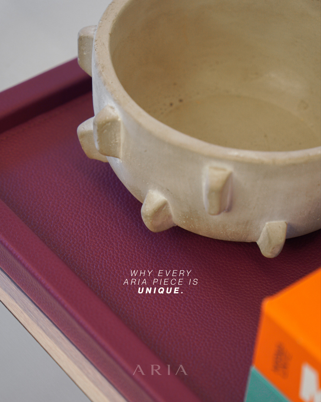 No two Aria pieces are alike because the material itself is not.
Leather holds texture, memory, and singularity, and the process respects that.
Authorial design is born from difference, not repetition.
#LeatherDesign #AuthenticLeather #LeatherHandmade #LeatherGoods #ArtInLeather