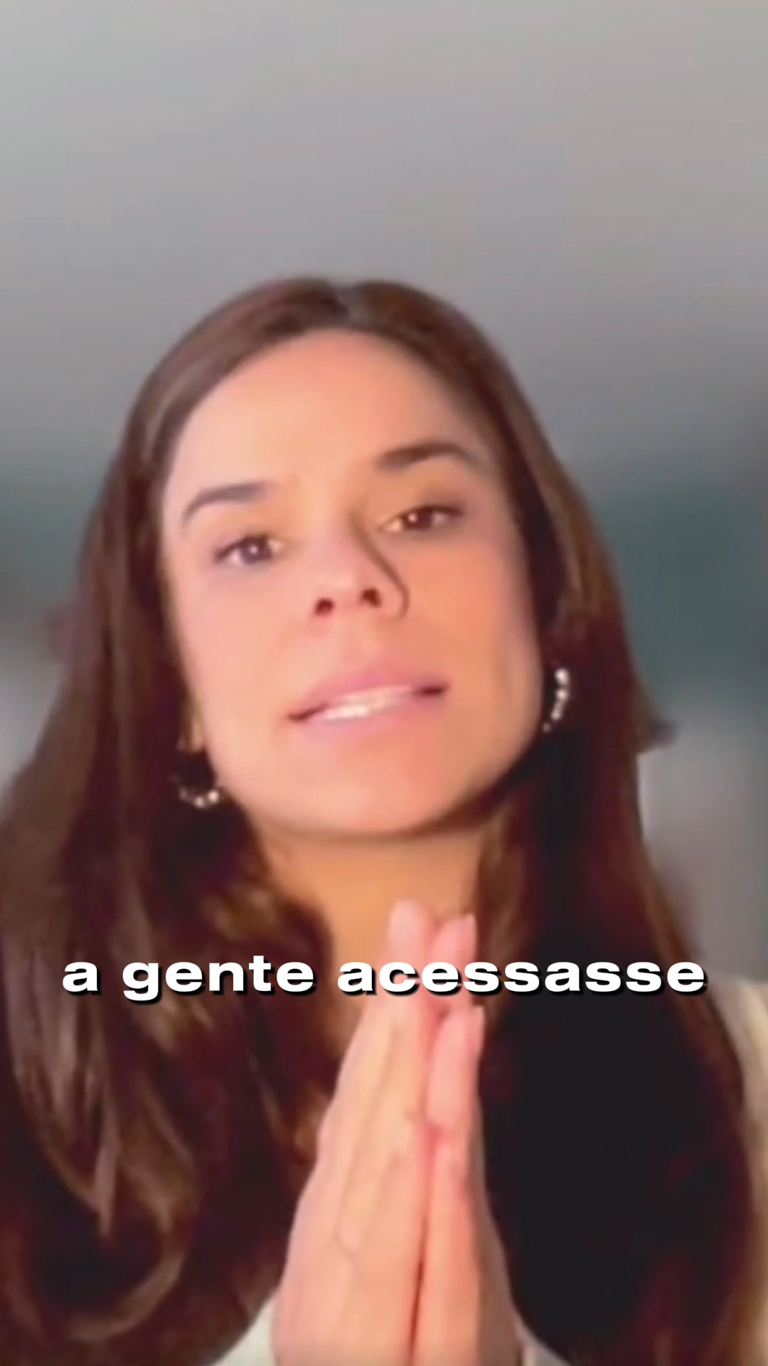 Somos compostos pela nossa mente, nossas emoções, nosso corpo físico e também pela nossa alma.
Todos esses corpos sutís, que não são vistos, porém que interferem diariamente na nossa realidade, conversam entre si constantemente.
Aprendemos a acreditar e a validar somente o que nasce da mente. E nesse processo esquecemos de ouvir, respeitar e utilizar a sabedoria que habita nas nossas emoções, no nosso corpo e na nossa alma.
Reintegrar o nosso ser, reconhecendo todas as suas partes, é reascender um potencial adormecido.
É ativar o potencial máximo que habita dentro de cada ser. A autenticidade, a sabedoria, a inteligência, a criatividade e tudo que você já é, mas fica escondido, por permitir que a sua mente limitada siga gerindo suas emoções e ações.
Para reativar o seu potencial é preciso silenciar, observar e desbloquear aquilo que está limitando o seu brilho.
Se você quiser assistir essa aula sobre Propósito na íntegra, ela já está disponível no YouTube!
E é isso que fazemos no AutoCura Criativa semanalmente. Se você sentiu o chamado de se conectar com o seu potencial máximo, participe das nossas aulas de AutoCura Criativa!
Comente “eu quero” que te envio todas as informações