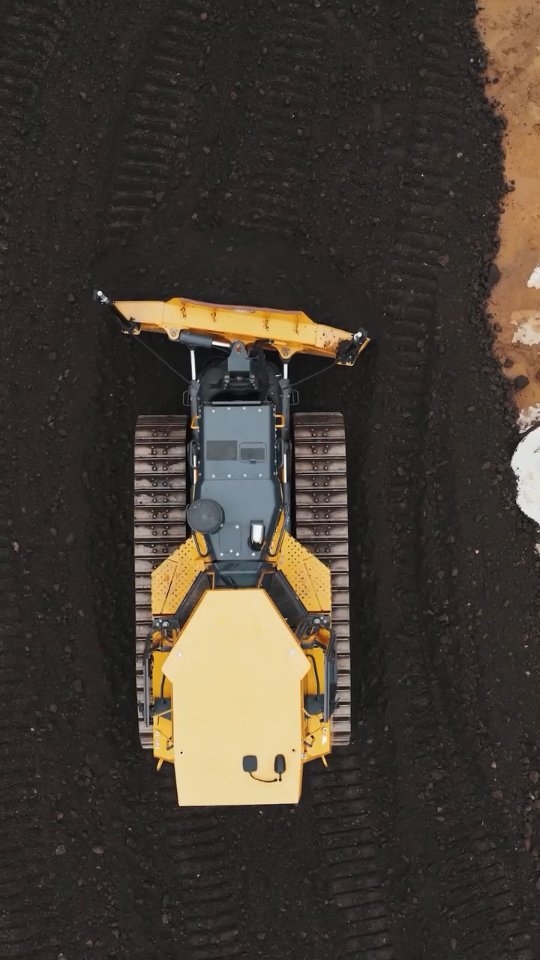 Worked with the team from @wiclark to get @unicontrol_io
2D grading with autos on this dozer for Rob at @lrminc. Big thank you to Rob and Carl for the opportunity to work with them!
#unicontrol #johndeere #dozer #machinecontrol #laser