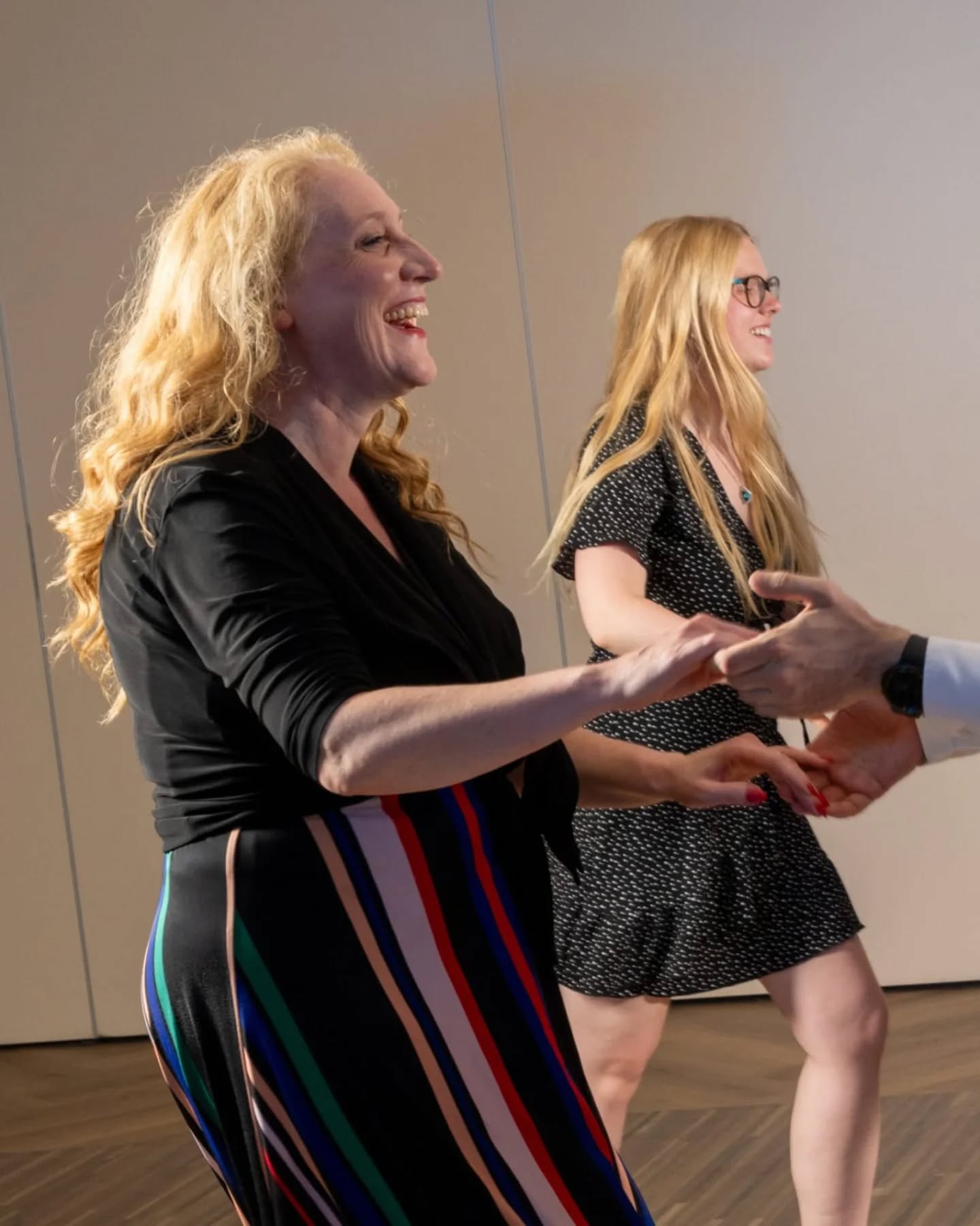 Fijne Internationale Vrouwendag! 💃✨
Vandaag staan we stil bij alle topvrouwen binnen onze vereniging die zich elke keer met zoveel enthousiasme inzetten voor ons. Of ze nu op de dansvloer staan of achter de schermen alles mogelijk maken: we zijn ontzettend dankbaar voor ieder van hen! 🤍
#dansstudiorolo #dansstudiobrabant #herpen #vrouwendag #internationalevrouwendag