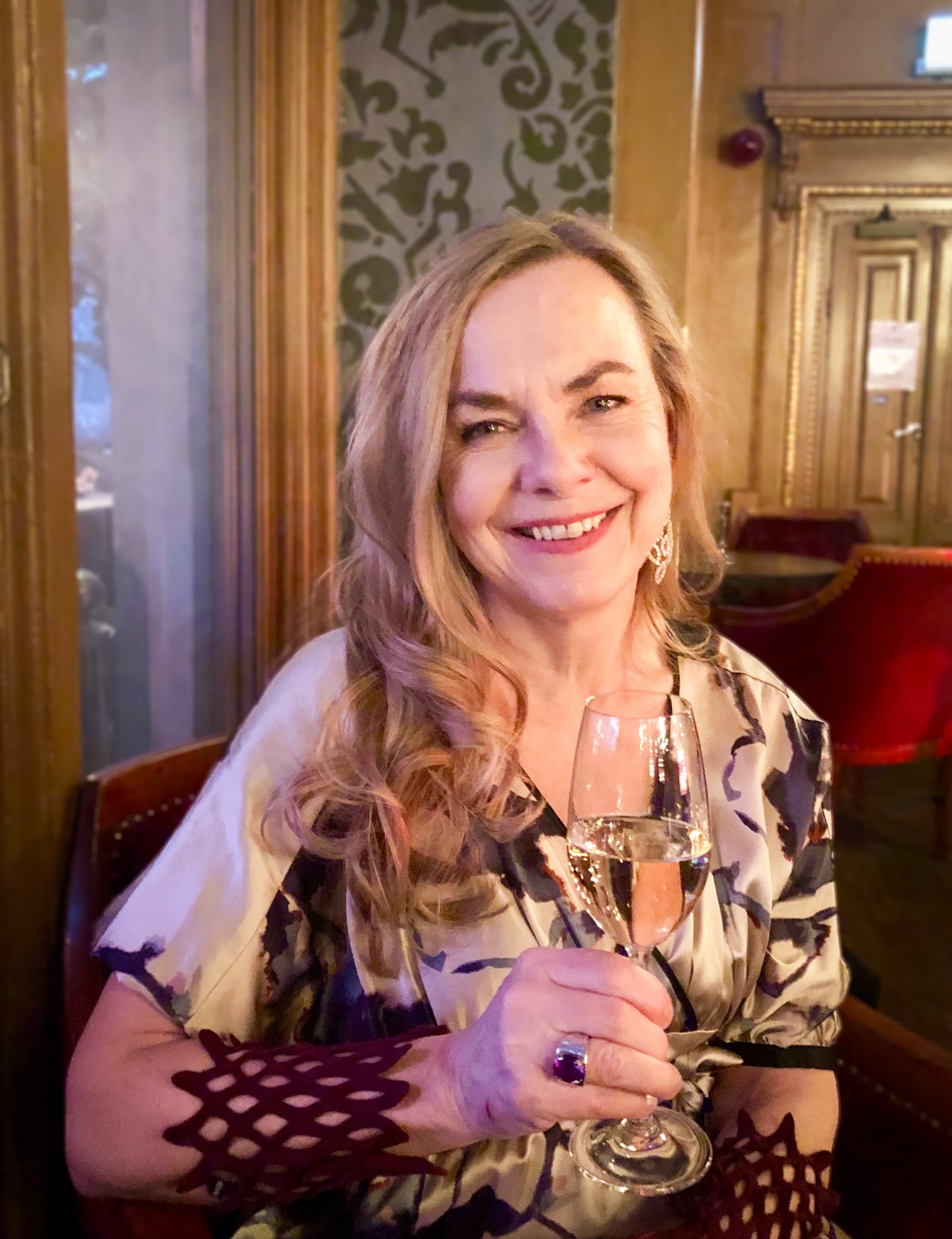 Part of me knows perfectly well that this is how life unfolds.
Another part of me is still twenty-something, somewhere on the road to California, full of plans, music and curiosity about everything that might happen next. Apparently, both versions are still alive and negotiating daily. 🎶
This week I celebrate that my Life Tree has grown 70 annual rings. When I look back, my heart is filled with gratitude, joy and love for all that life has offered me so far.
I am especially grateful for the many people who have helped me keep the creative fire burning, for the endless learning experiences along the way, and even for the dissonances—because, as every musician knows, without dissonance there is rarely any real depth or beauty in the music.
Thank you all for being part of this journey! ♥️
My word for the coming year is ABUNDANCE. The journey of life continues, and I remain curious about what melodies, surprises, and perhaps a few unexpected harmonies still await. 🎼
The poet Tomas Tranströmer says this beautifully:
Within me I carry my earlier faces,
as a tree carries its annual rings.
It is the sum of them that is “me.”
The mirror sees only my latest face;
I feel all the ones that came before.
And some music - The Beauty of All Things
🎼💃
#70år #födelsedag #celebratinglife #gratefulforyou #70yearsyoung