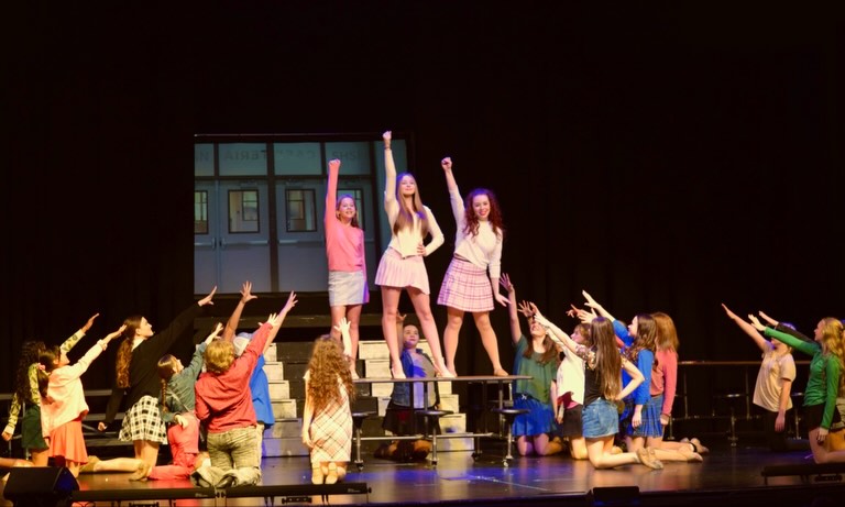 💋Mean Girls JR…WOW 🤩 You all were fearless and outstanding on stage!! So proud of the entire cast 👏 We loved watching you all shine bright. Thank you so much to @rrhs_dramaclub and all of the parents and volunteers who helped make this show possible!!
.
.
.
#meangirlsjr #musicaltheatre #singdanceact #aspiretomore #cantonga
