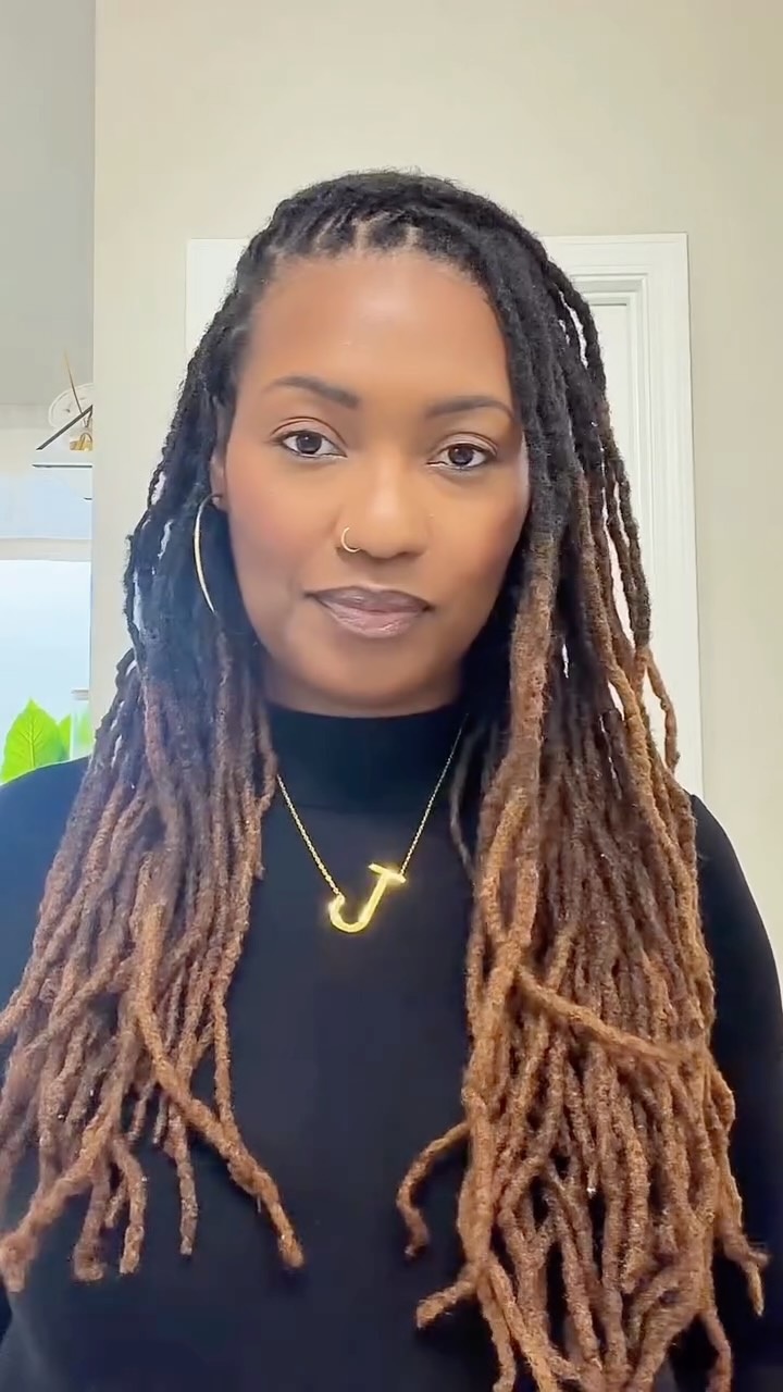 It’s alwaaaays going to be side part to the right for me! 😏🤩
Also, when are you starting your loc journey? 👀🤭
#womenwithlocs #locstyles #coloredlocs #locs|