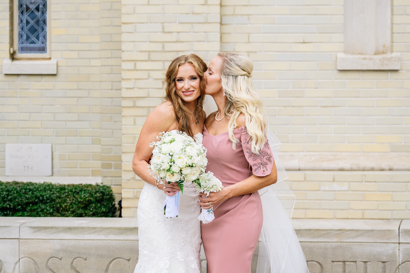 This!!! Taylor and her mom are just stunning 😍