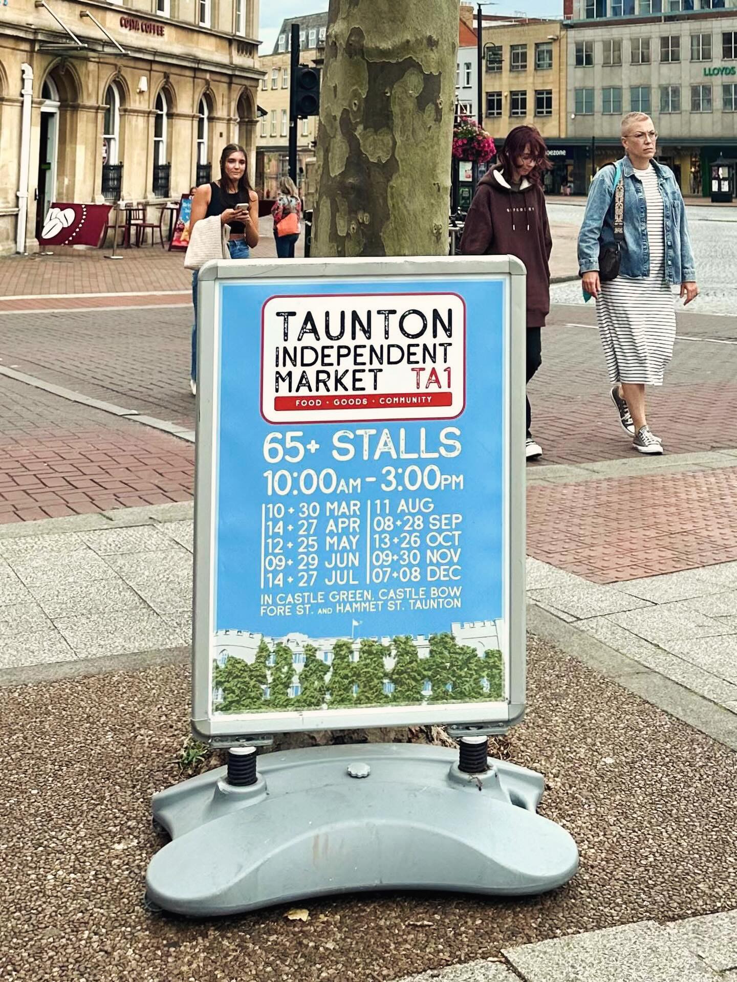 💥 It’s Market Day in Taunton… and, it’s our Birthday! 🎉
Can you believe the very first Taunton Independent Market was six years ago today? 🥳 What an incredible journey it’s been!
A huge thank you to everyone who has supported the market over the years — our amazing traders, loyal shoppers, and the brilliant local community who make it all possible. ❤️
We’d love to celebrate with you, so come down and see us today and enjoy the market atmosphere!
😀 Hope to see you all later!
WHAT: Taunton Independent Market
When: TODAY
Where: Castle Green, Taunton
Time: 10am —3pm
#foodgoodscommunity #taunton #somersetmarkets #markettoday