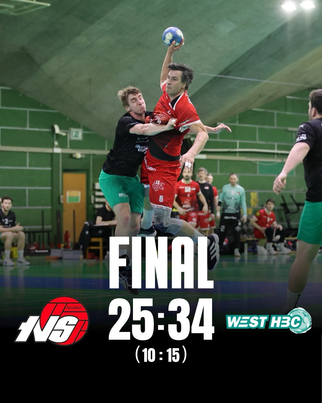 🤾🏻♂️Ein Abend zum Vergessen im CIS 🤾🏻♂️
Am vergangenen Samstag musste sich der TV Solothurn zuhause der SG WEST Crissier klar geschlagen geben. Nach drei Siegen in Serie unterliegt der TVS den Romands deutlich – ein Spiel, das den Solothurnern von Beginn weg nicht richtig gelingen wollte.
Bereits in der Startphase tat sich der TVS schwer gegen die kompakte Defensive der Gäste und musste lange auf den ersten Treffer warten. Zwar gelang zwischenzeitlich noch einmal der Ausgleich, doch WEST Crissier übernahm danach wieder die Kontrolle und setzte sich bis zur Pause ab.
Auch nach dem Seitenwechsel wollte der erhoffte Umschwung nicht gelingen. Zu viele technische Fehler und Fehlwürfe verhinderten, dass die Ambassadoren nochmals entscheidend herankamen. Die Gäste nutzten ihre Chancen konsequent und brachten den Vorsprung souverän über die Zeit.
Trotz der Niederlage bleibt die Ausgangslage im Kampf um Rang fünf unverändert – da auch die direkten Konkurrenten Punkte liegen liessen, ist für den TVS in den verbleibenden Spielen weiterhin alles möglich.
🏅 Best Player präsentiert vom @seilparkbalmberg:
– TV Solothurn: Martin Beer
– SG WEST Crissier: Tobias Gingins
➡️ Weiter geht’s bereits kommenden Sonntag (15. März) auswärts gegen CS Chênois Genève Handball.