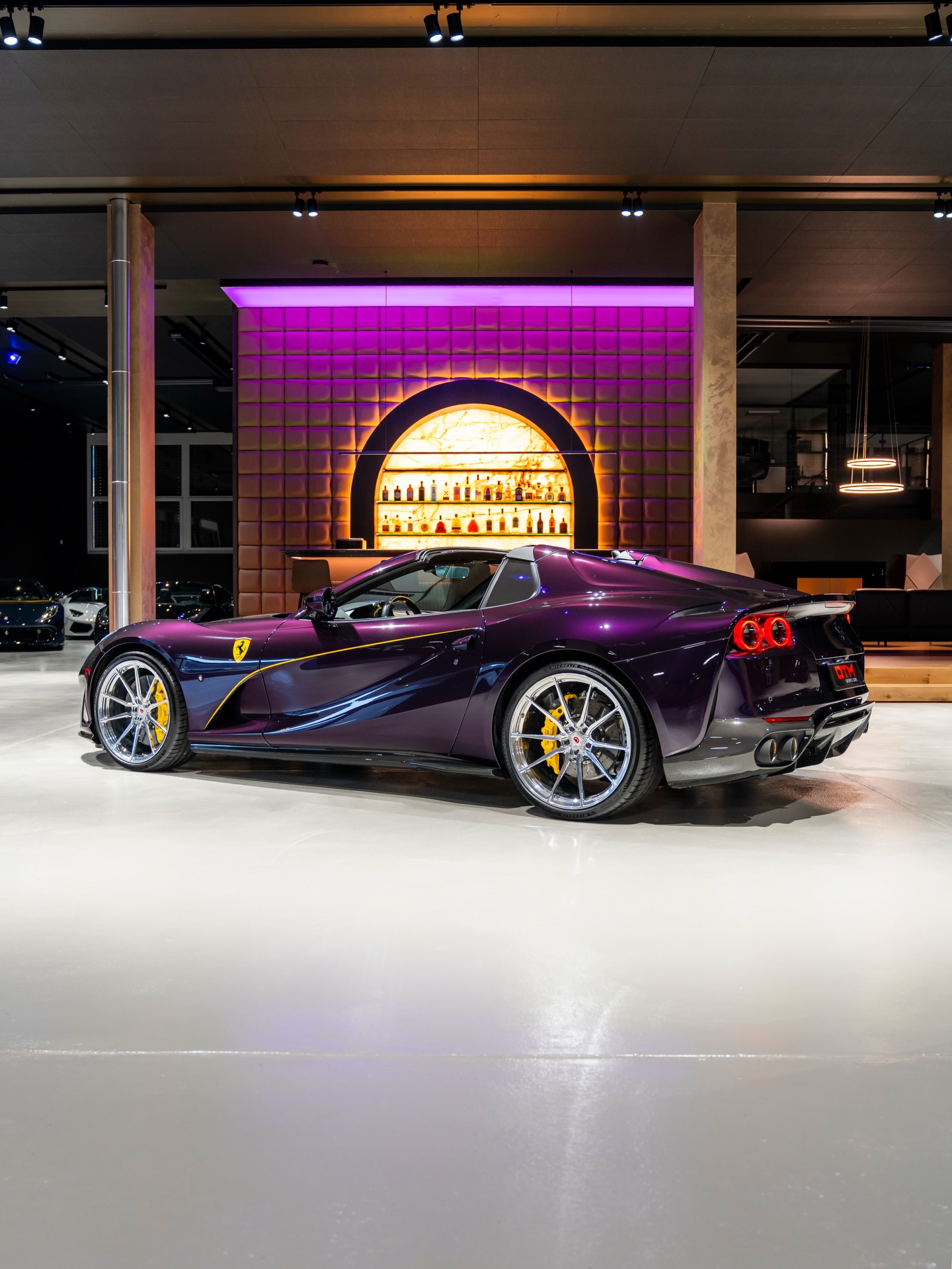 Atelier 812 GTS in Viola Hongkong.