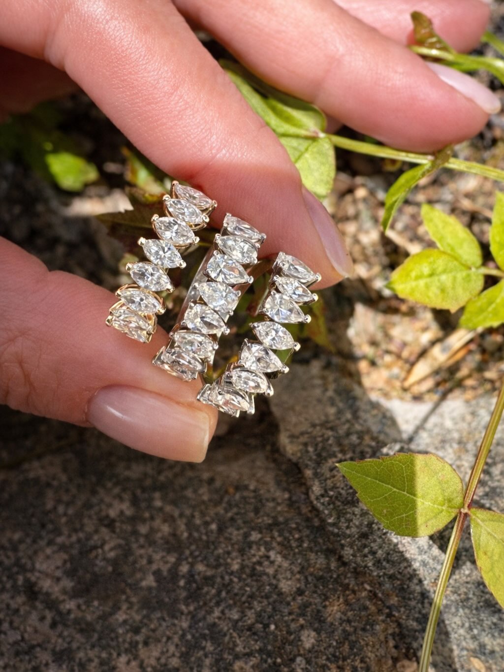 💎 The perfect balance of marquise and pear-shaped…