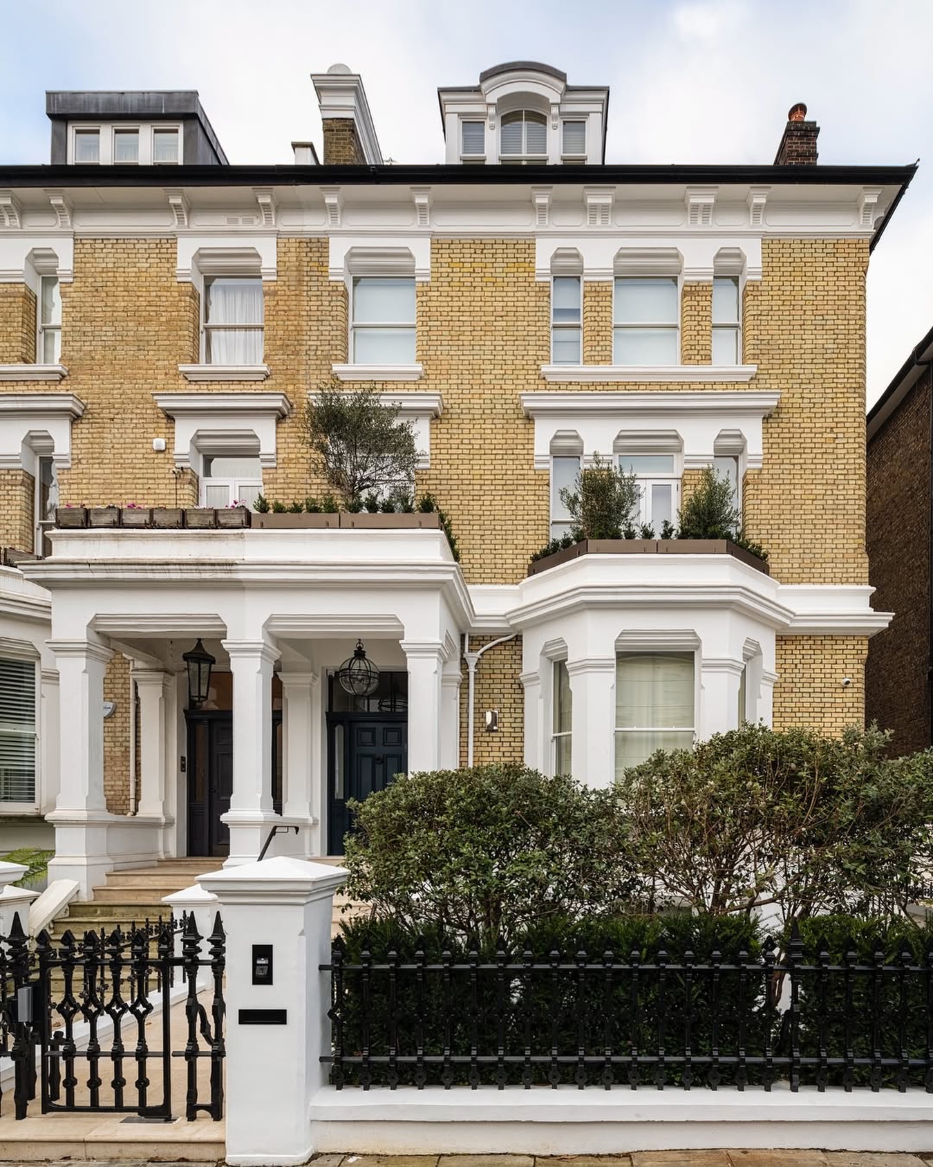 This Victorian townhouse has been completely transformed with new design features bespoke joinery, premium materials, and meticulous craftsmanship throughout. Our conservation experts ensured the client’s vision remained at the heart of the project, delivering a home that respects its heritage while introducing contemporary functionalities.
For enquiries about our services or to discuss your next project, reach out to us at mail@blda.co.uk.