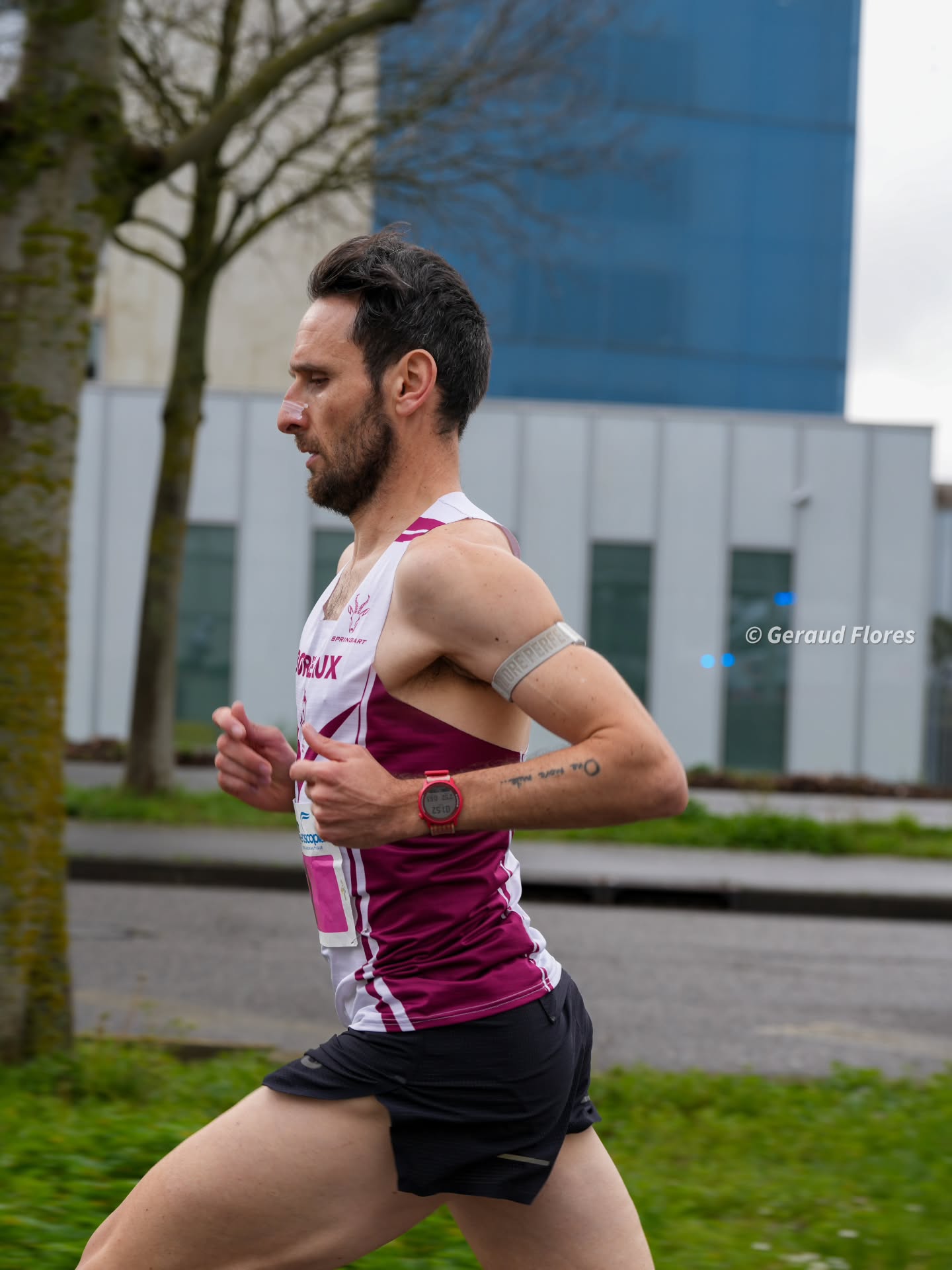 🏆 Back-to-back à Blagnac !
Petite prise de température ce matin pour vérifier la forme avant l'objectif principal dans 3 semaines.
Tout semble en ordre même si rien n'est jamais acquis dans une prépa marathon ⏳️.
Place à une dernière semaine assez quali' avant de débuter l'affûtage 🔪 .
Big up à la familia @yoann_cals @steakinho @laeeti_12, ça court de partout !
Toujours bien habillé aux couleurs du @bordeaux_athle, le plein d'énergie grâce à @runfinity_
📸 @geraudflores X @vino31