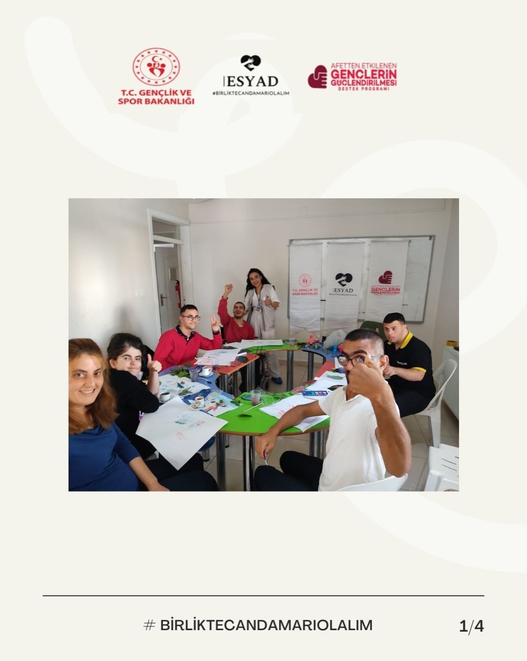 Sanatın Birleştirici Gücüyle Engelleri Aşıyoruz! 🏀🏓🎨
Gençlik ve Spor Bakanlığı tarafından Afetten Etkilenen Gençlerin Güçlendirilmesi Destek Programı kapsamında yürütülen “Engelleri Aşan Gençler; Kapsayıcı Sanat ve Spor Atölyeleri” projesiyle, engeli olan gençler ve engeli olmayan gençler sporun birleştirici gücü etrafında buluşuyor! 💫
💫Engeli olan ve olmayan gençlerin bir araya gelerek sosyal etkileşim kurmalarını ve sanatsal ifade becerilerini geliştirmelerini amaçlayan tuval boyama etkinliği düzenlenmiştir. Etkinlik, kapsayıcı bir ortamda gerçekleşmiş ve gençler arasında dayanışma, empati ve ortak üretim duygusu teşvik edilmiştir. Katılımcılar etkinlik boyunca kendi tuvalleri üzerinde çalışmış, renklerle duygu ve düşüncelerini ifade etmişlerdir. Etkinlik, hem bireysel gelişimi hem de toplumsal kaynaşmayı destekleyici nitelikte olmuştur.🌈
#EngelleriAşanGençler #KapsayıcıSpor #BirlikteGüçlüyüz #GençlikVeSporBakanlığı #SporunBirleştiriciGücü EngelsizYaşam SporlaBirlikte AfettenEtkilenenGençler SosyalUyum Dayanışma KapsayıcıGençlik