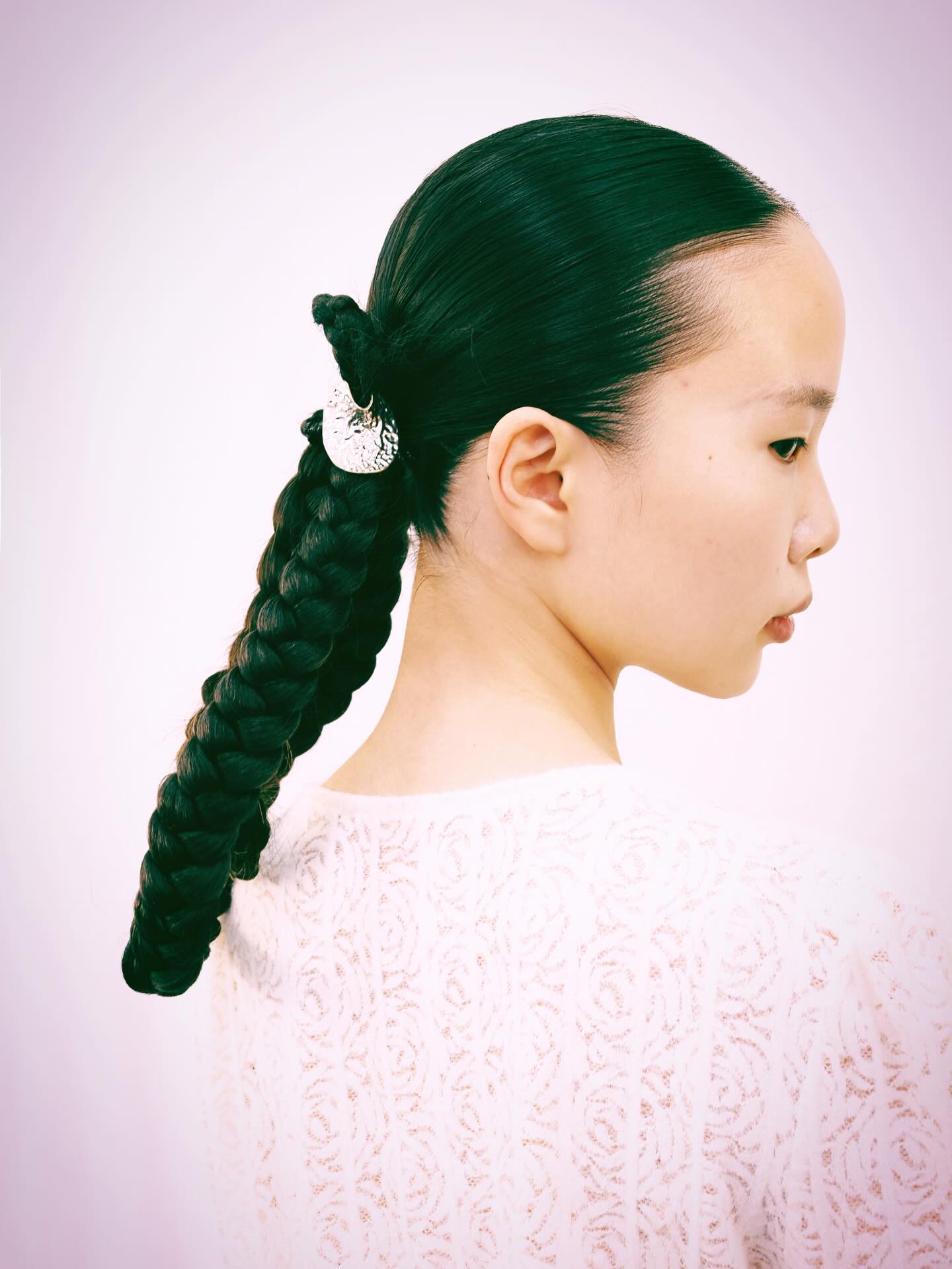 The Power of Hairstyling 🤍✨
Hair by @makeupartist_jane
#zenhair #hairinspo #minimalisthair #orientalaesthetics #pigtail