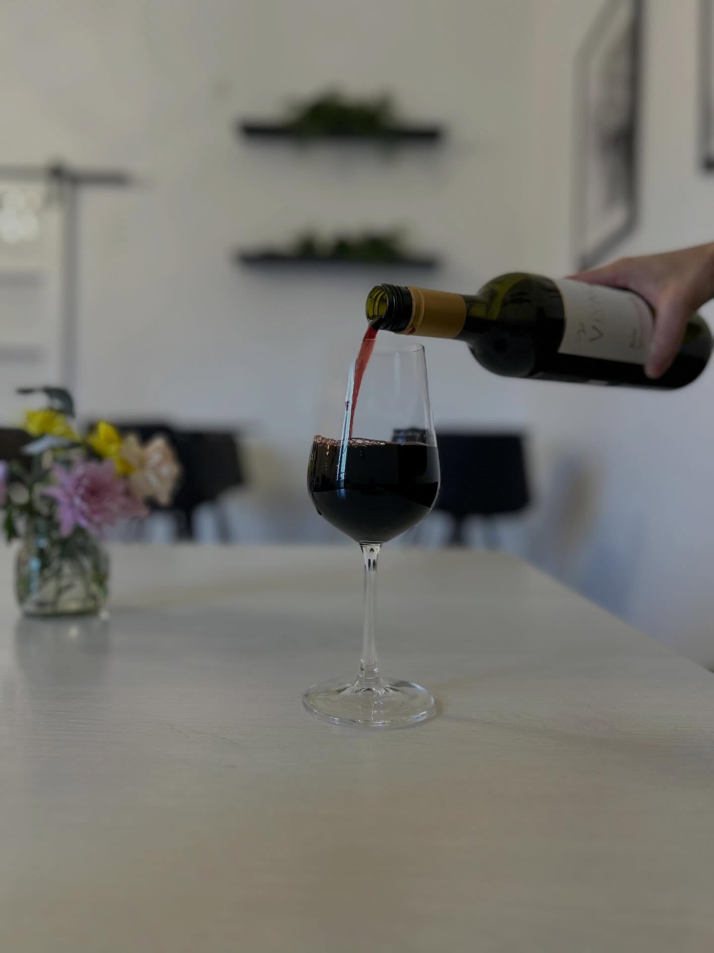 What’s your favourite red wine from Vivace? 🍷
Is it Etude, with rich notes of dark berries and soft tannins?
The elegant Cabernet Sauvignon Merlot blend?
Or our unique Old Vines Baco Foch, with its earthy, fruity character?
Each one is perfect for slow evenings, good conversation, and unforgettable moments.
Visit us in our cozy tasting room, shop online, or find us at your local LCBO. ✨
#VivaceEstateWinery #VivaceRed #OntarioWine #DrinkLocal #WineLovers