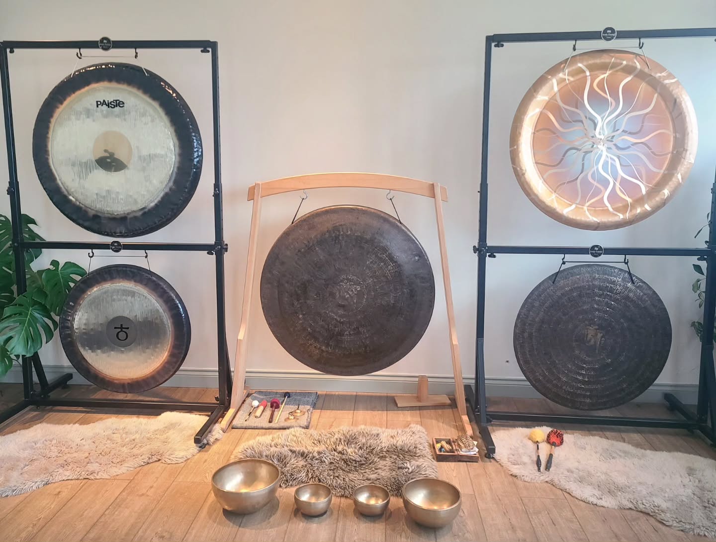 This weekend was magical ✨ I spent the last few days with a group of beautiful souls, immersing ourselves in the deep, powerful vibrations of the gongs at a workshop held by @steph.puresound
Even though I’m a qualified sound practitioner, I love continuing to learn and deepen my practice. Continuing professional development is such an important part of the journey for me — it refreshes my energy and allows me to bring even more depth and intention into the sound bath experiences I hold.
Feeling deeply grateful for this weekend of connection and magical sound vibrations. My heart is full 💓 💫
@collegeofsoundhealing
#collegeofsoundhealing #healingvibrations
#weekend #gongs #gongworkshop