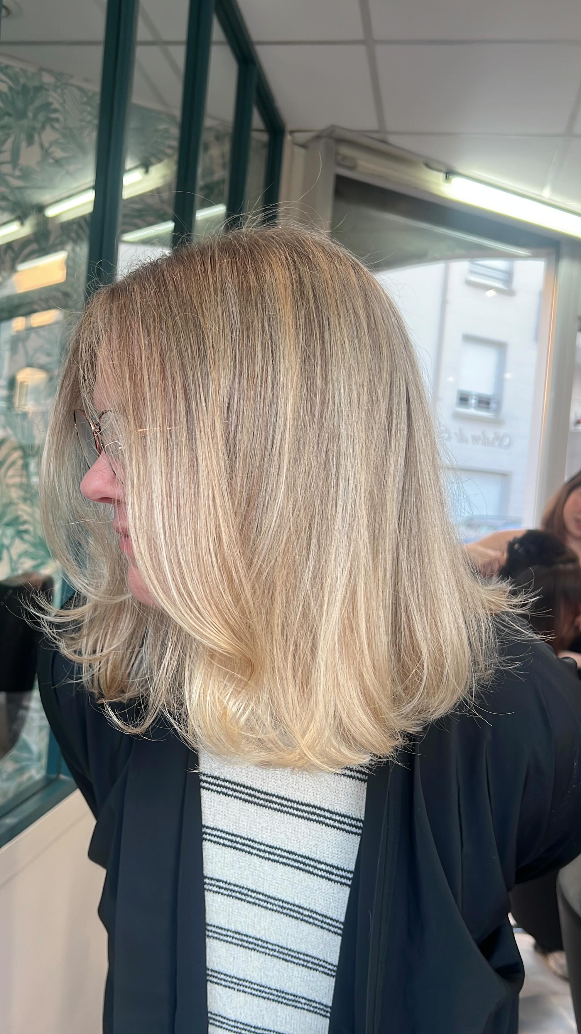 Magnifique Babylight réalisé par notre junior Colline
Nos apprentis ont du talent
#coiffeur77 #balayage #babylightshair