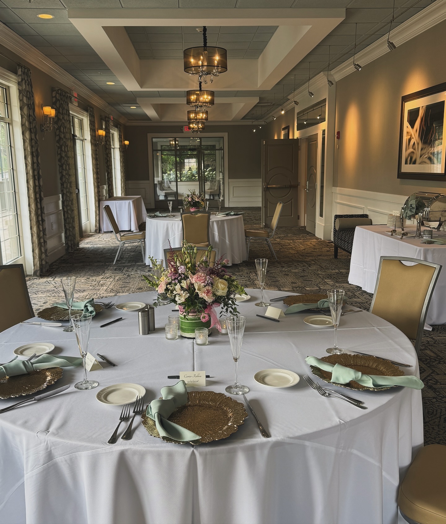 Did you know that if you book your wedding with Excelsior Springs, you and your fiancé get to attend our complimentary wedding tasting? Today, we had the pleasure of savoring every bite and imagining your big day here. 🍽️💍
Florals🌸💐 donated by @fairytale_florist
#WeddingTasting #ExcelsiorSprings #WeddingVenue #saratogaweddingvenue